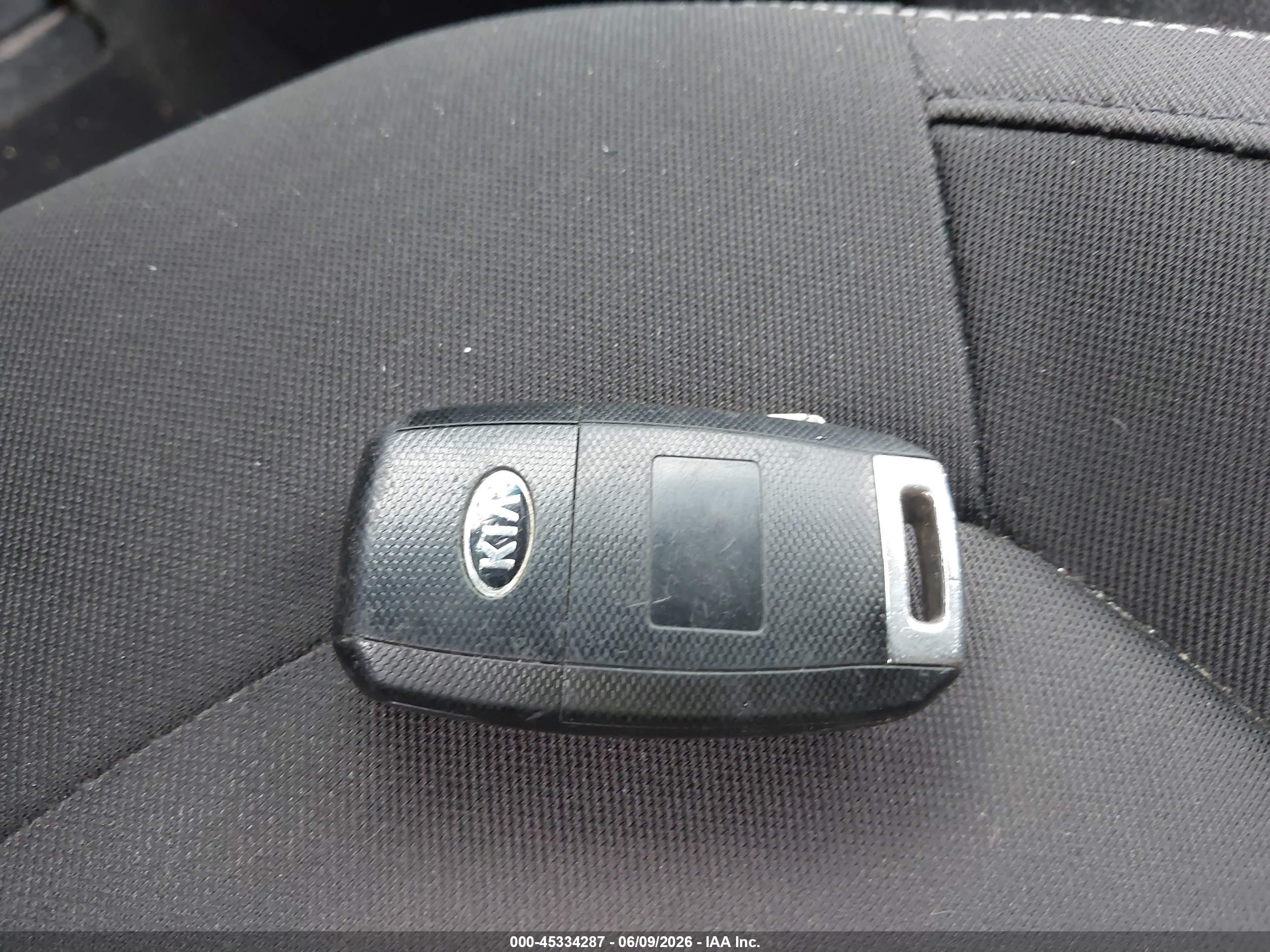 2015 Kia Soul   Белый vin: KNDJN2A26F7223385