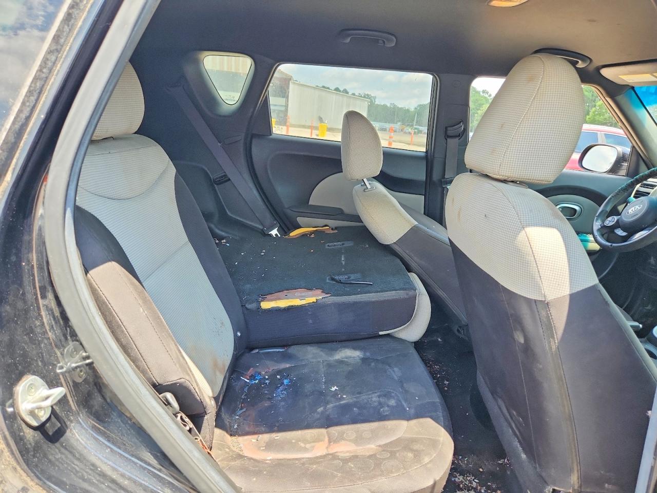 2015 Kia Soul Base Черный vin: KNDJN2A26F7225962