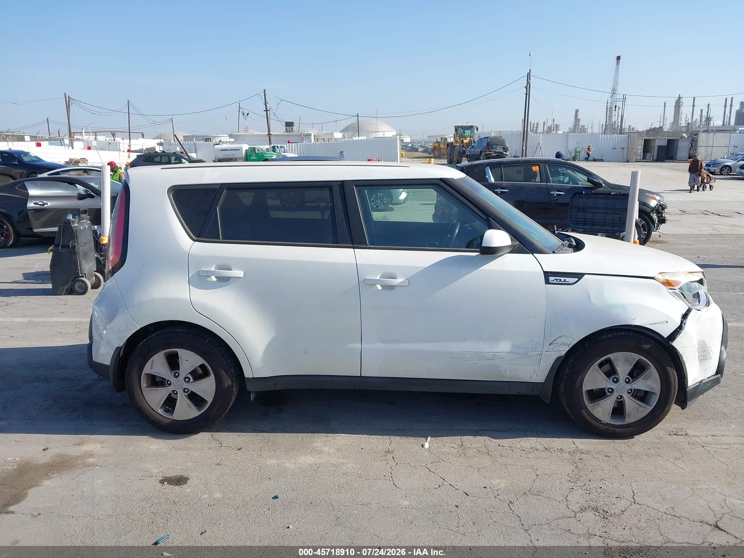 2015 Kia Soul   White vin: KNDJN2A26F7774948