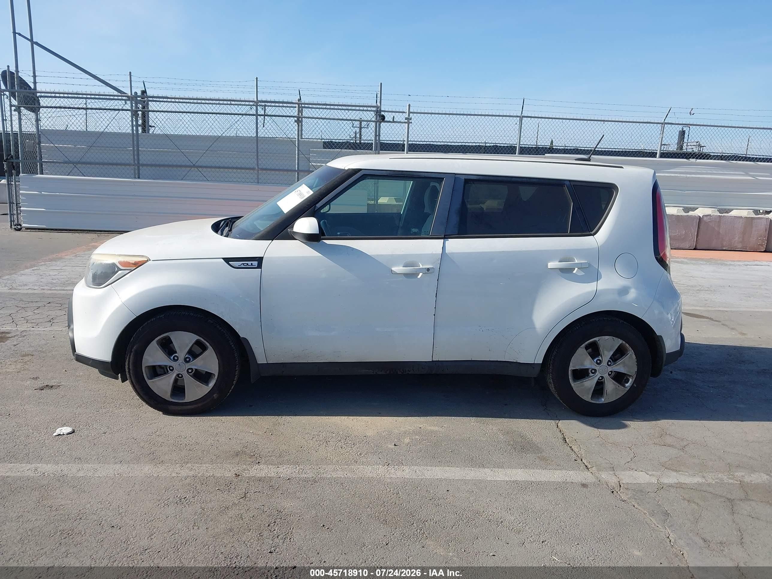 2015 Kia Soul   White vin: KNDJN2A26F7774948