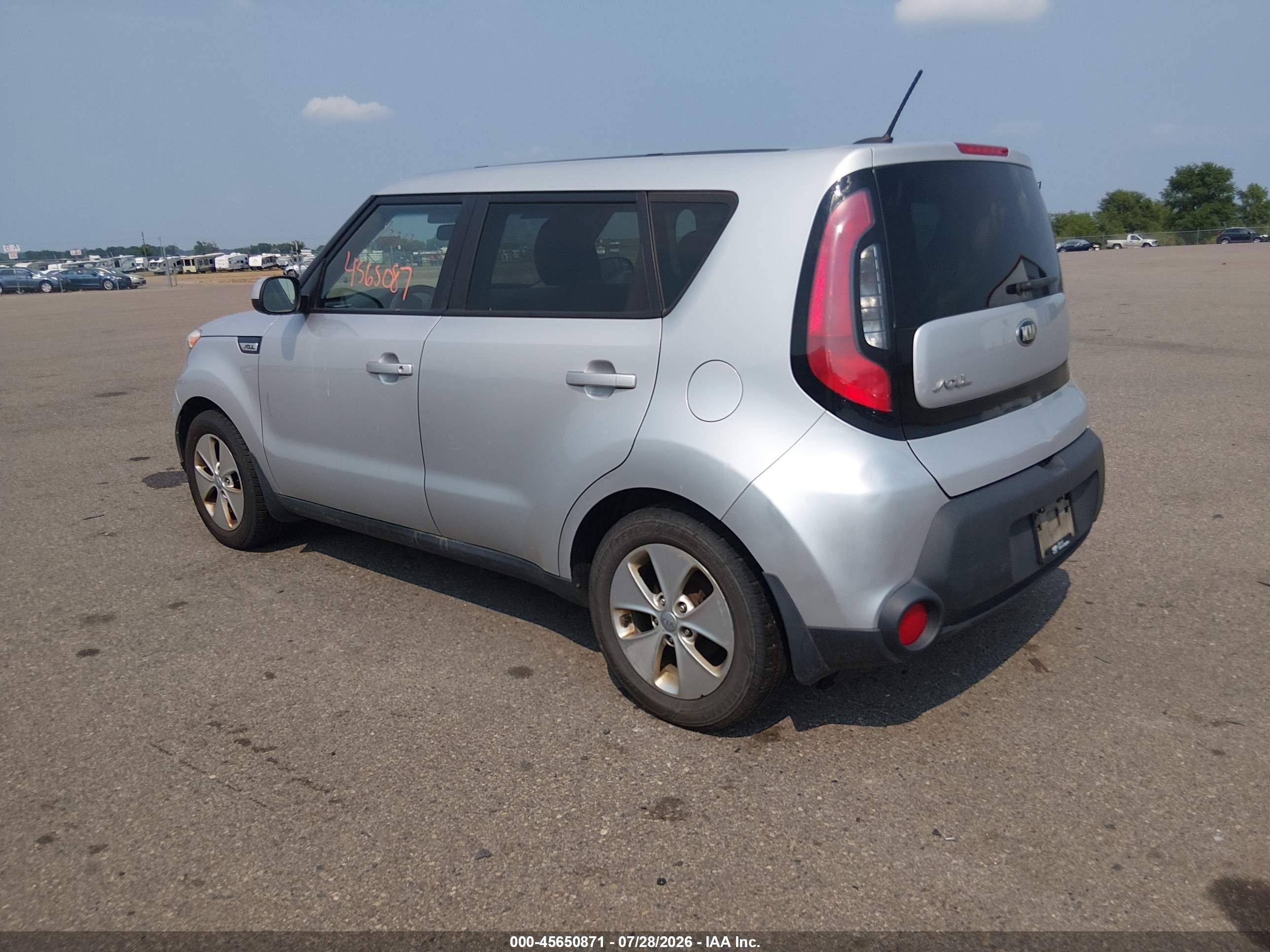 2015 Kia Soul   Серебряный vin: KNDJN2A26F7777123