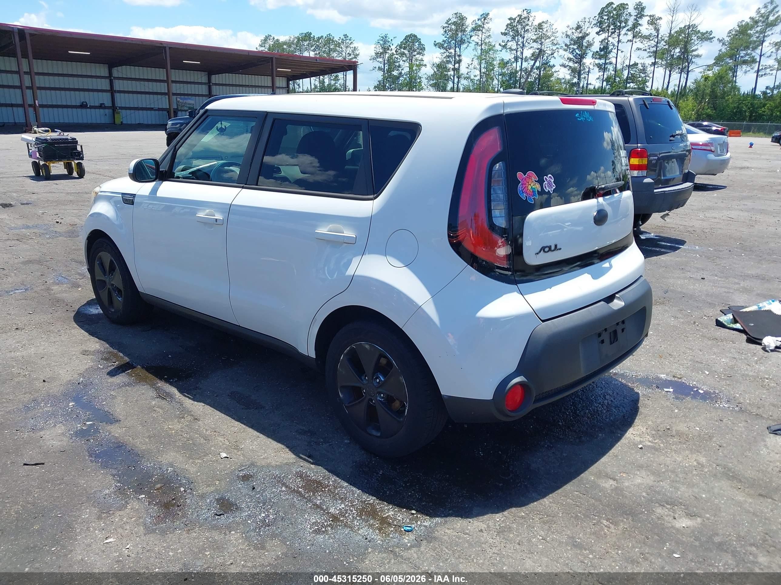 2015 Kia Soul   Белый vin: KNDJN2A26F7789546