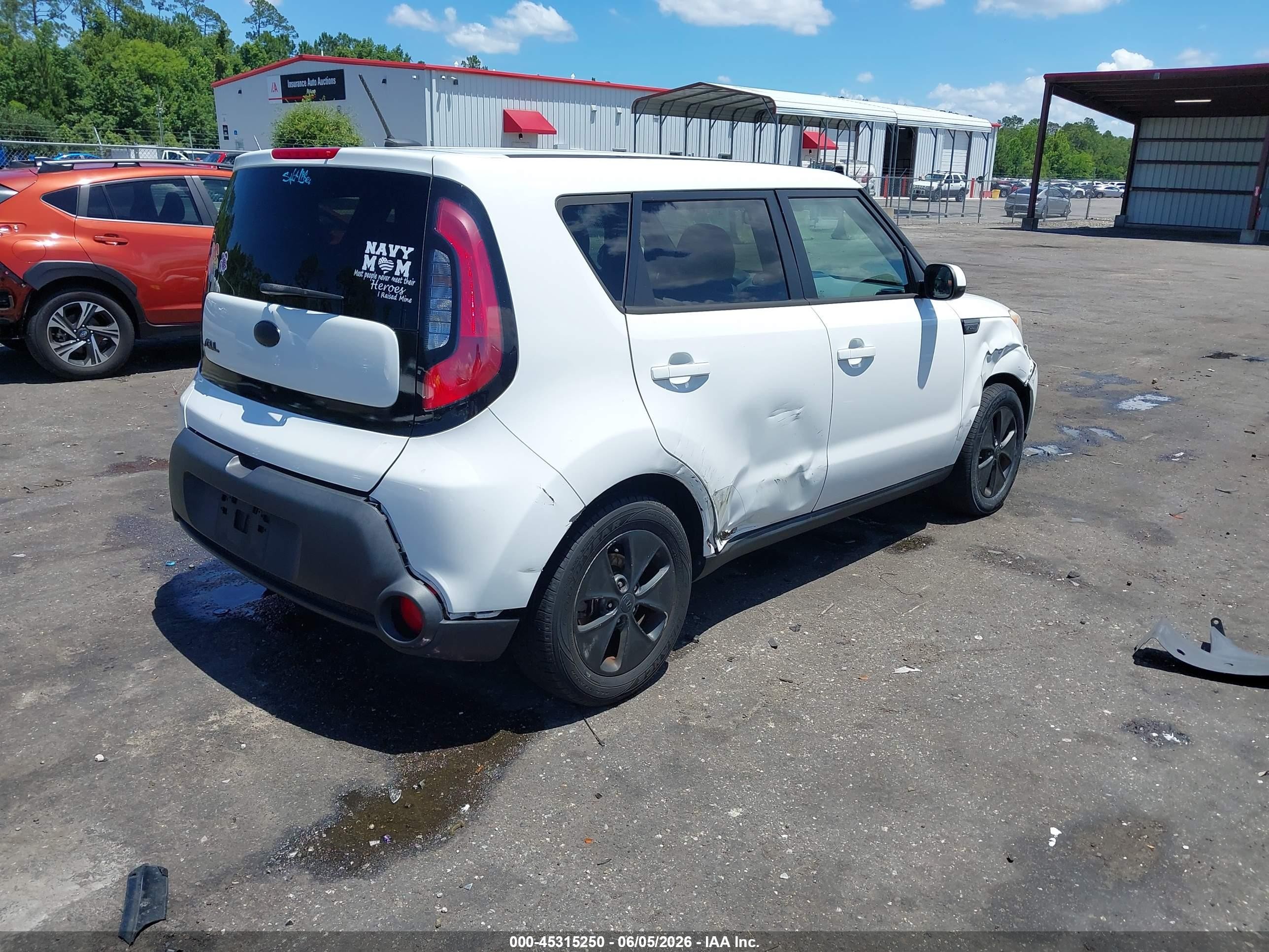 2015 Kia Soul   Белый vin: KNDJN2A26F7789546