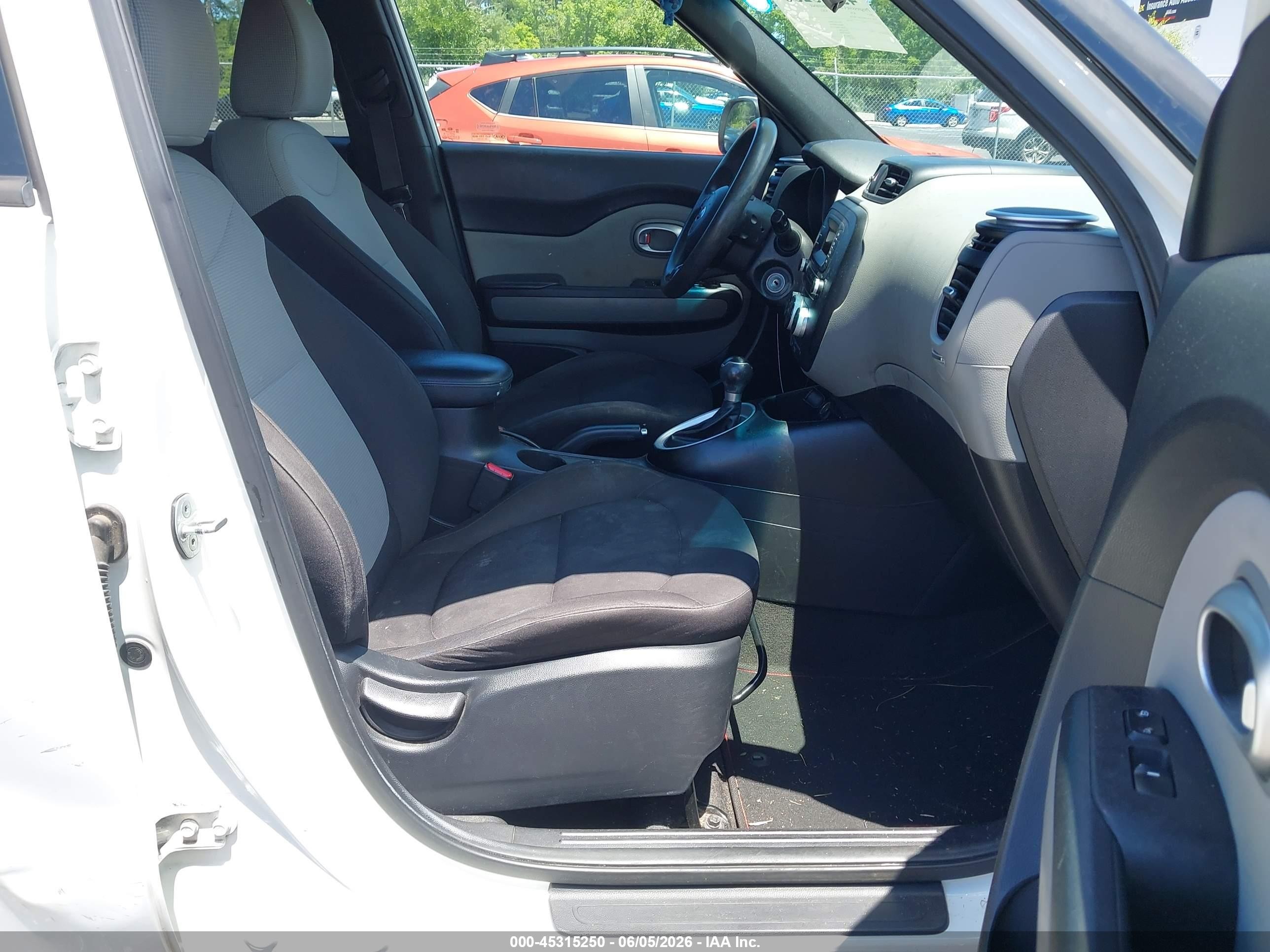 2015 Kia Soul   Белый vin: KNDJN2A26F7789546