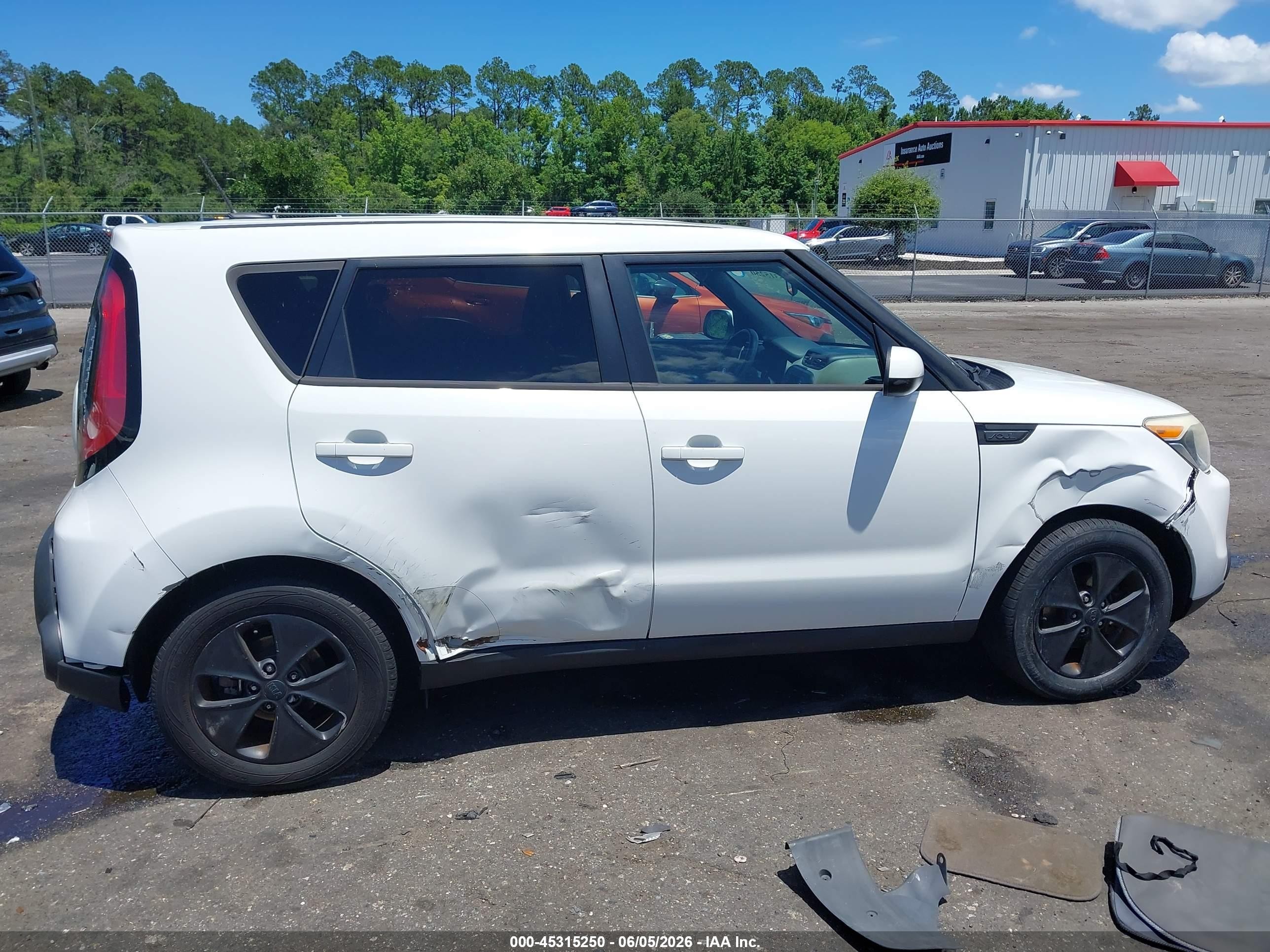 2015 Kia Soul   Белый vin: KNDJN2A26F7789546