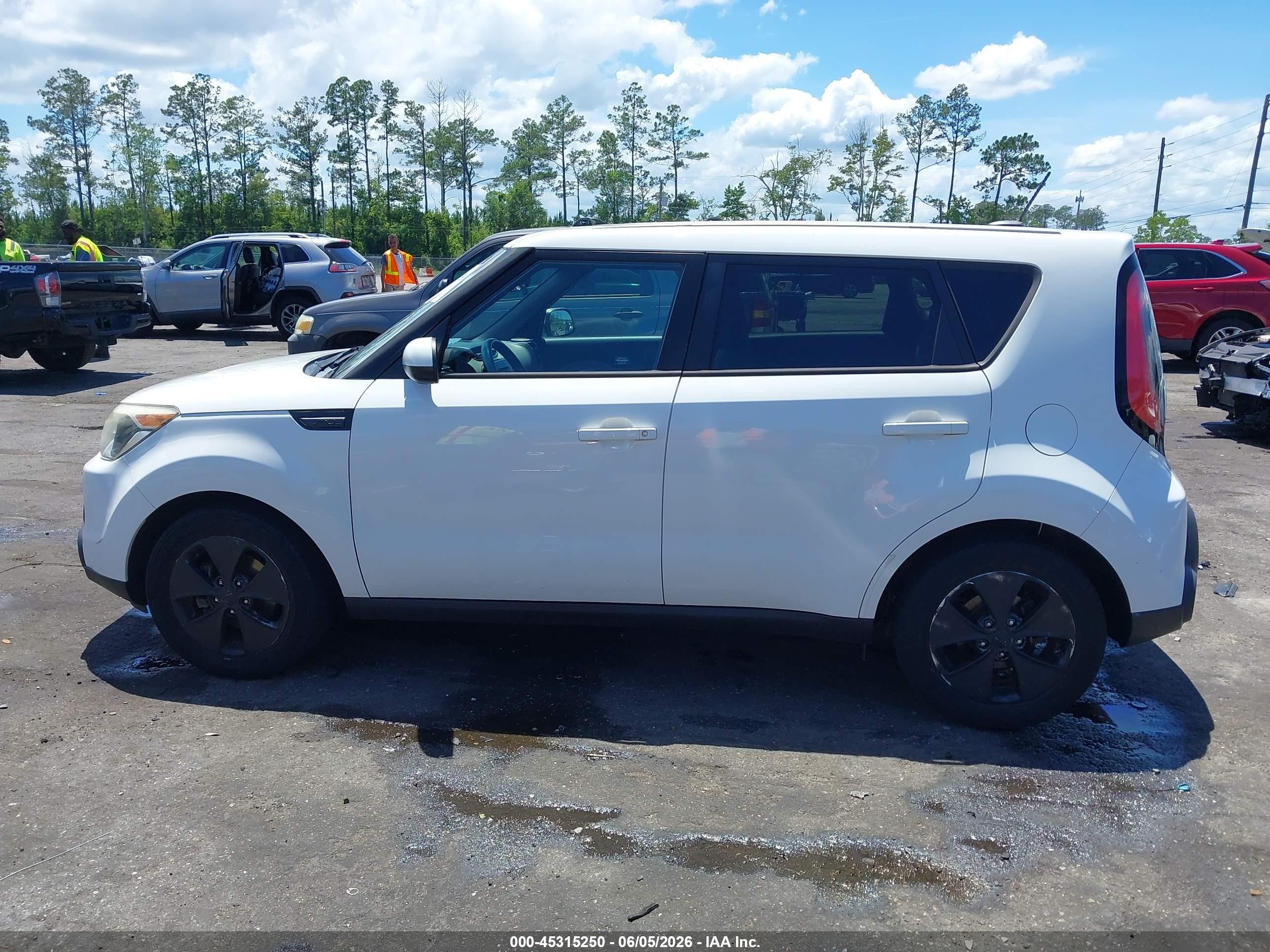 2015 Kia Soul   Белый vin: KNDJN2A26F7789546