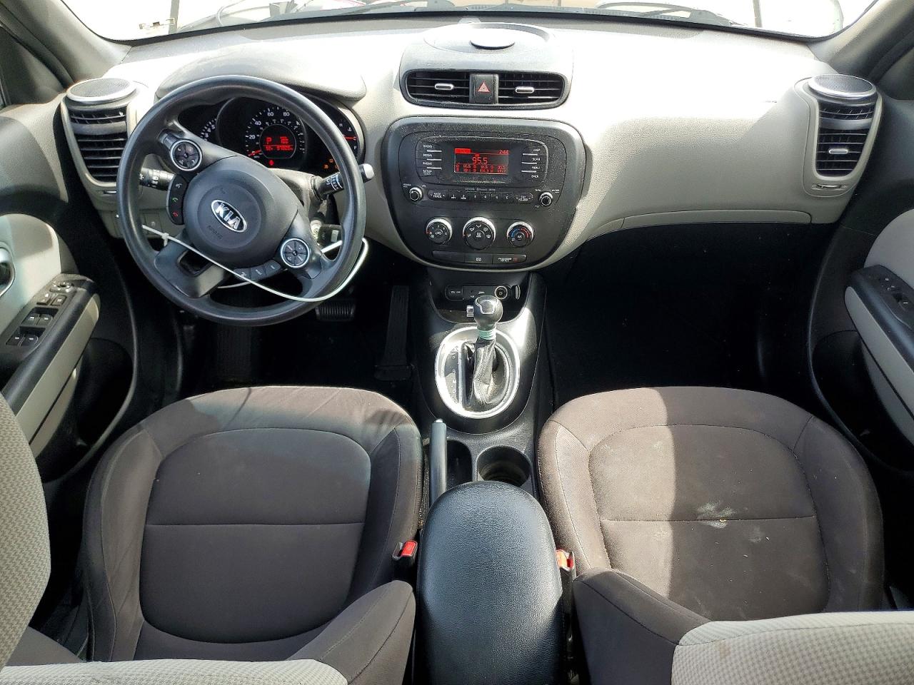 2015 Kia Soul Base Белый vin: KNDJN2A26F7793662