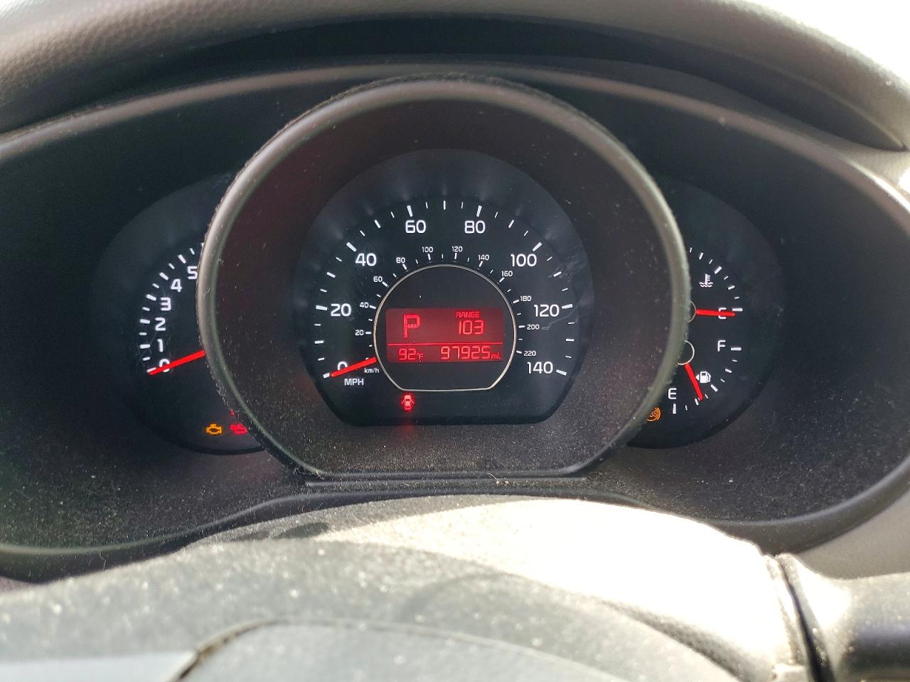 2015 Kia Soul Base Белый vin: KNDJN2A26F7793662