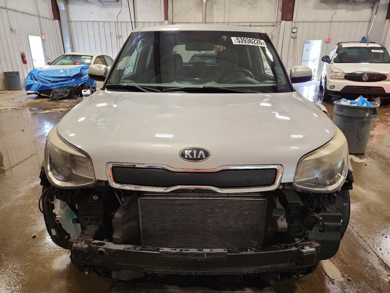 2015 Kia Soul Base Silver vin: KNDJN2A26F7815871