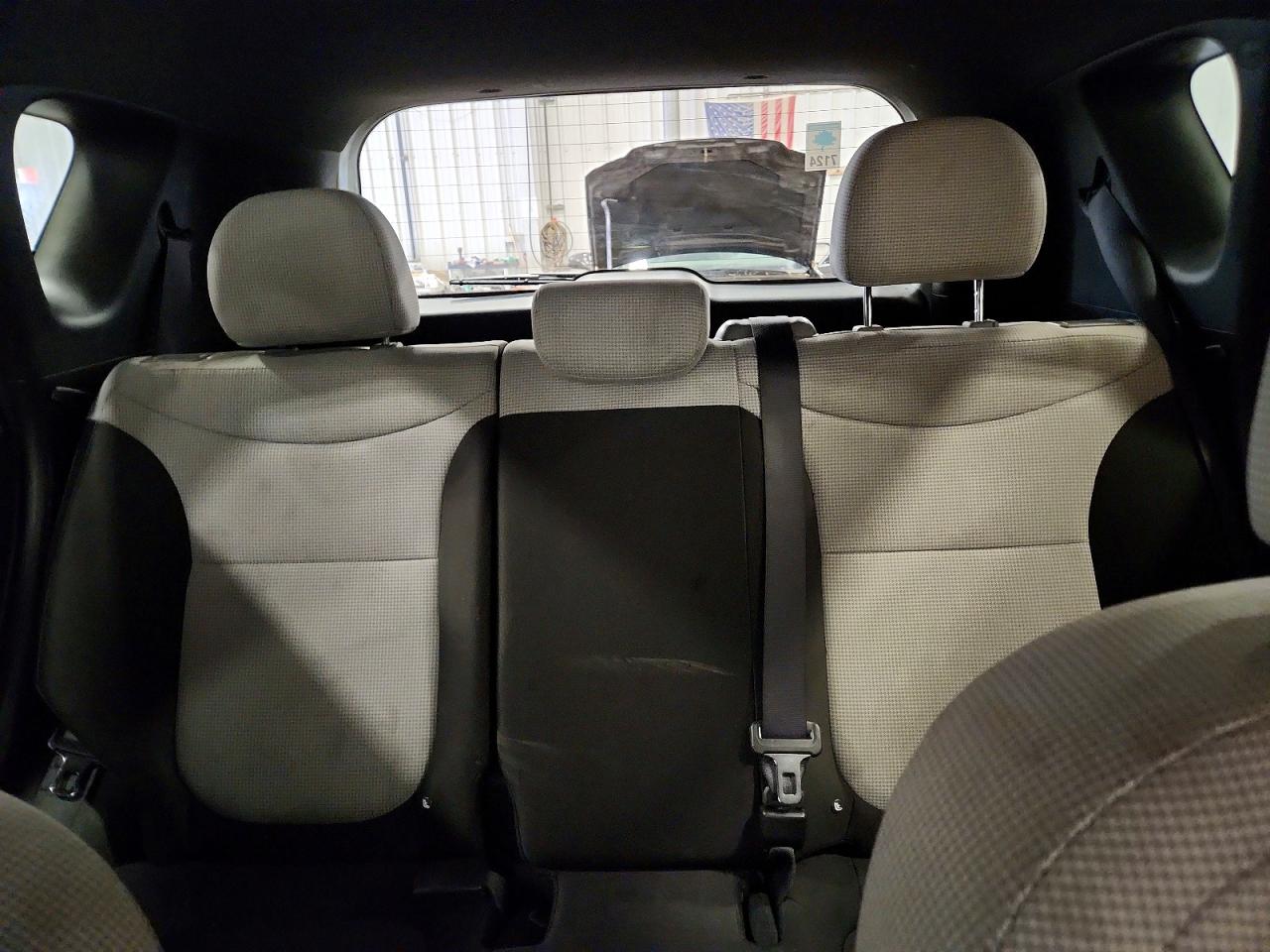 2015 Kia Soul Base Silver vin: KNDJN2A26F7815871