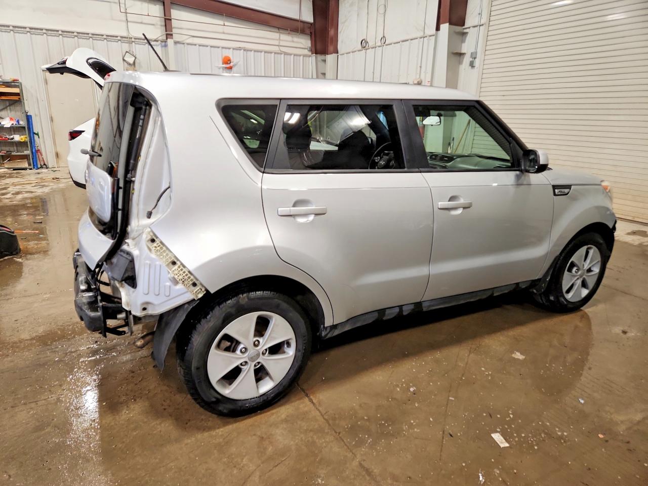 2015 Kia Soul Base Silver vin: KNDJN2A26F7815871