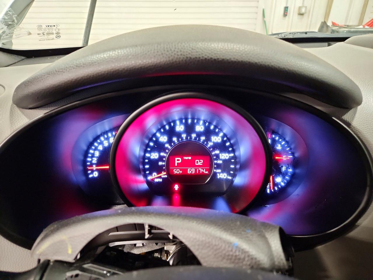 2015 Kia Soul Base Silver vin: KNDJN2A26F7815871
