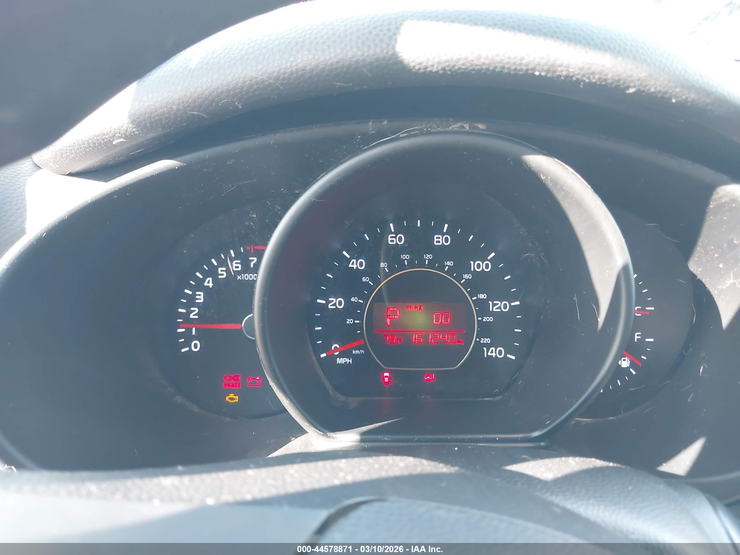2016 Kia Soul   White vin: KNDJN2A26G7387723