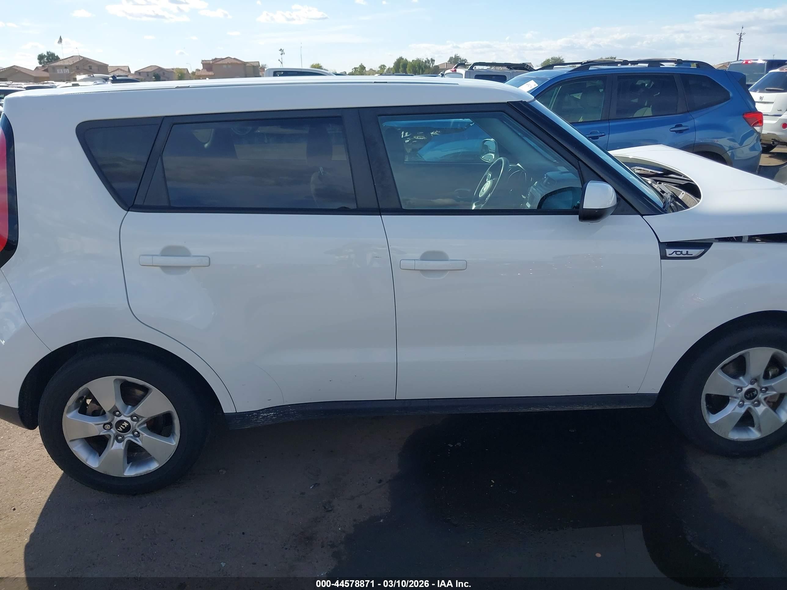 2016 Kia Soul   White vin: KNDJN2A26G7387723