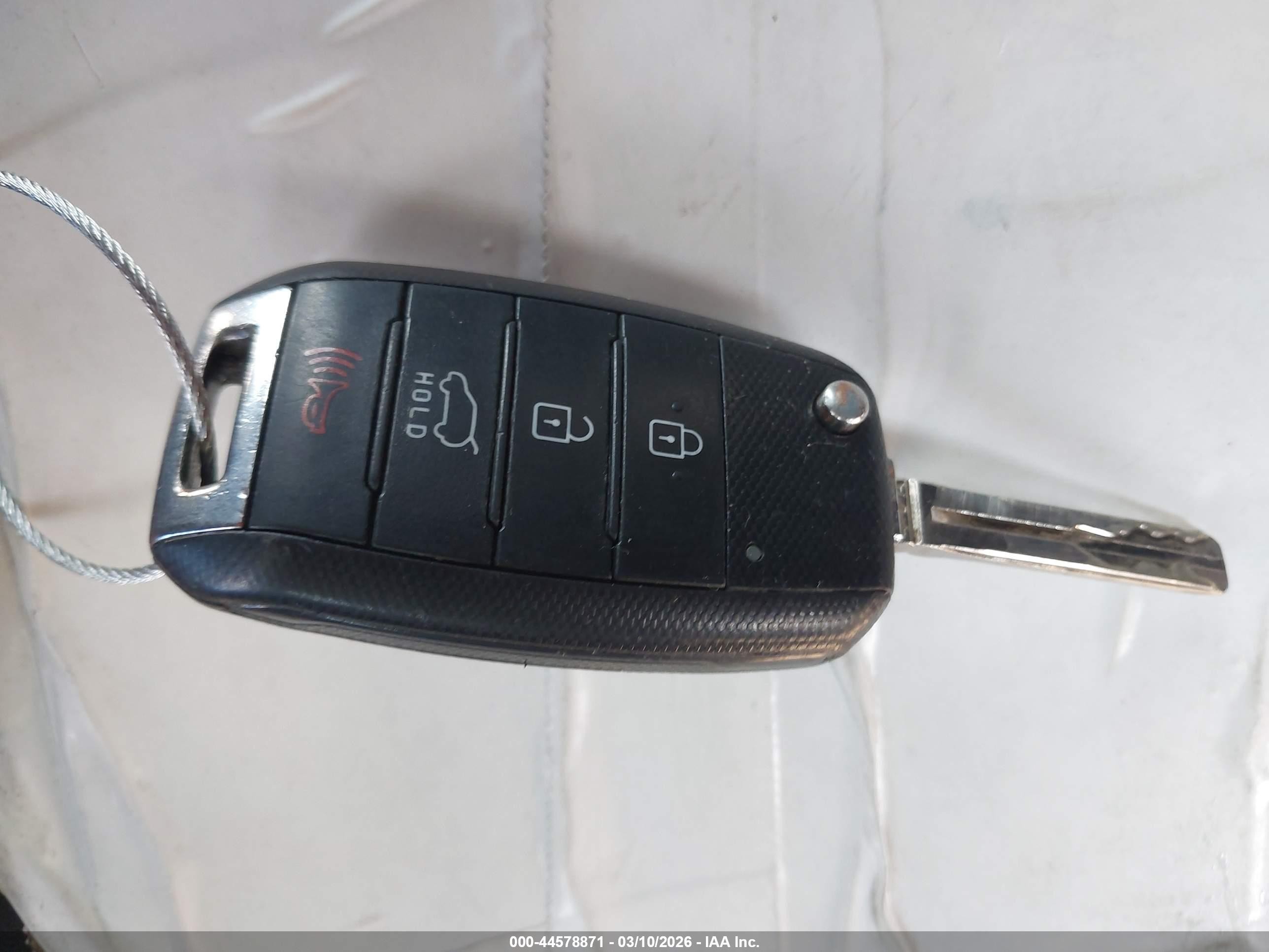 2016 Kia Soul   White vin: KNDJN2A26G7387723