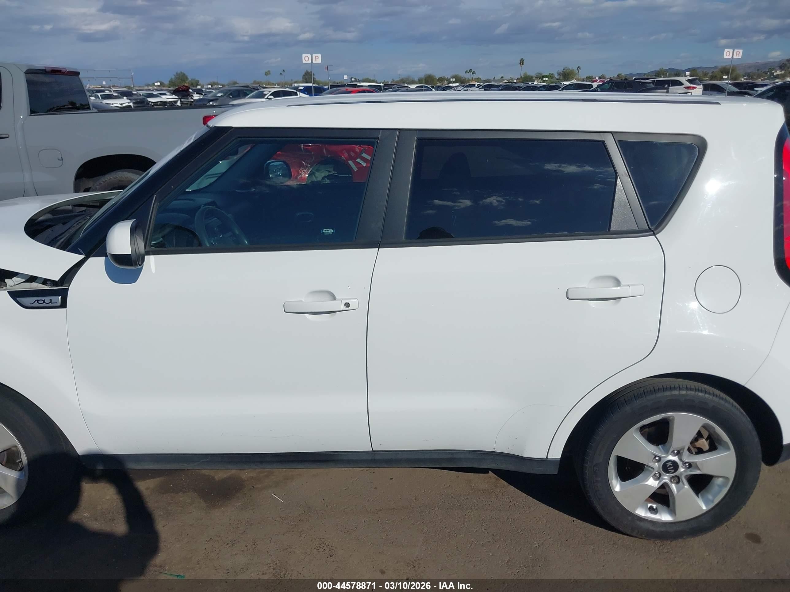 2016 Kia Soul   White vin: KNDJN2A26G7387723