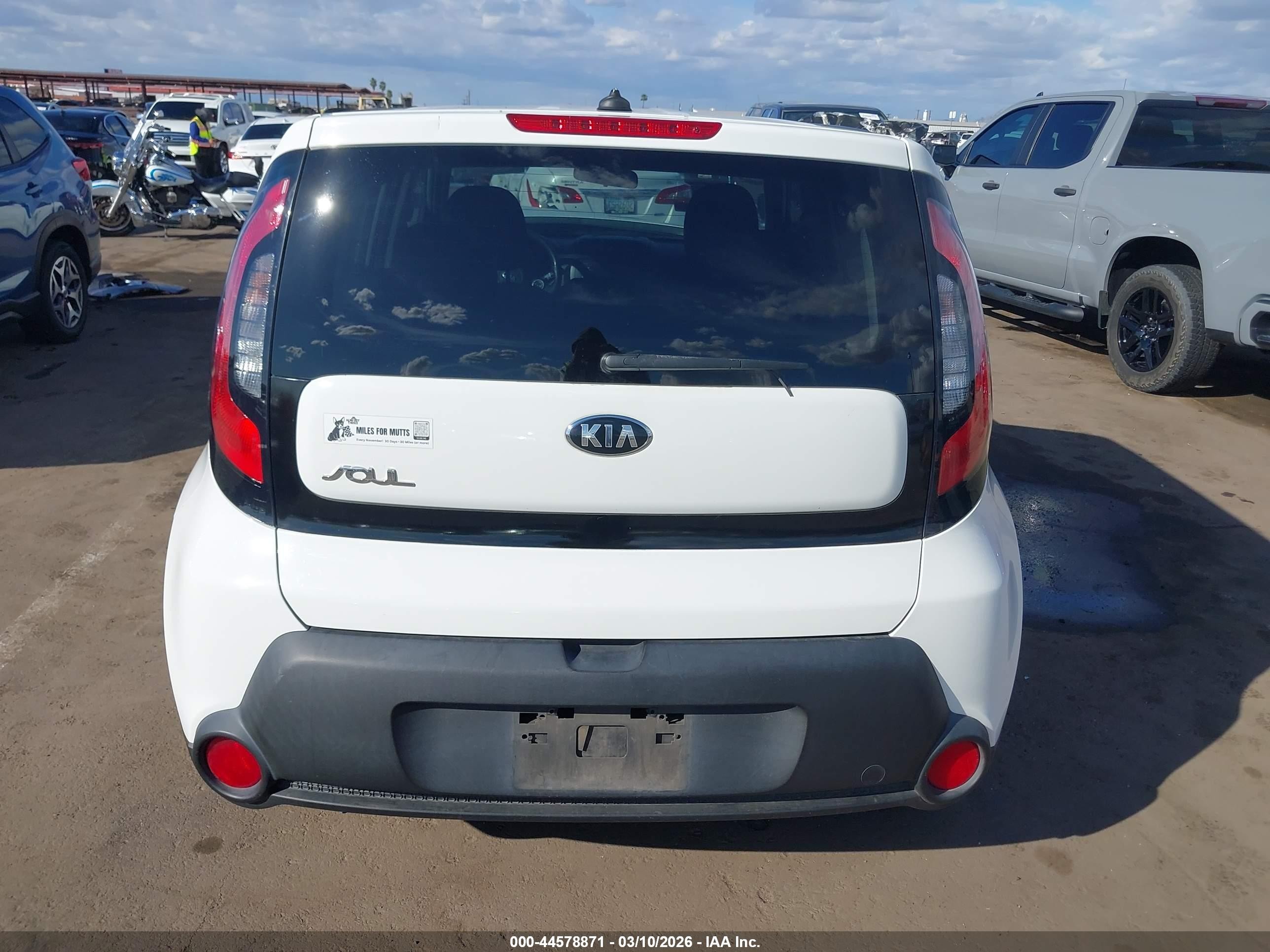 2016 Kia Soul   White vin: KNDJN2A26G7387723