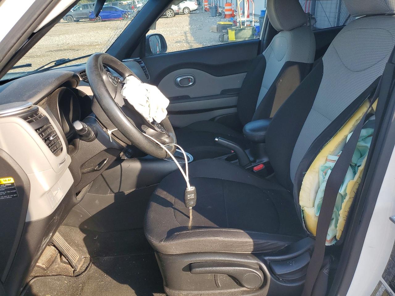 2014 Kia Soul Base White vin: KNDJN2A27E7002747