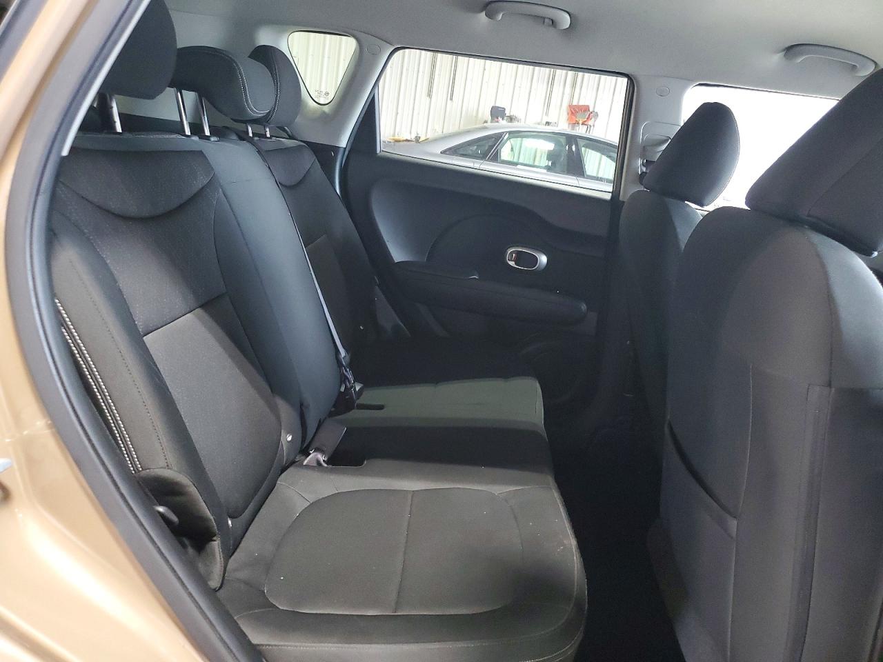 2014 Kia Soul Base Tan vin: KNDJN2A27E7010928