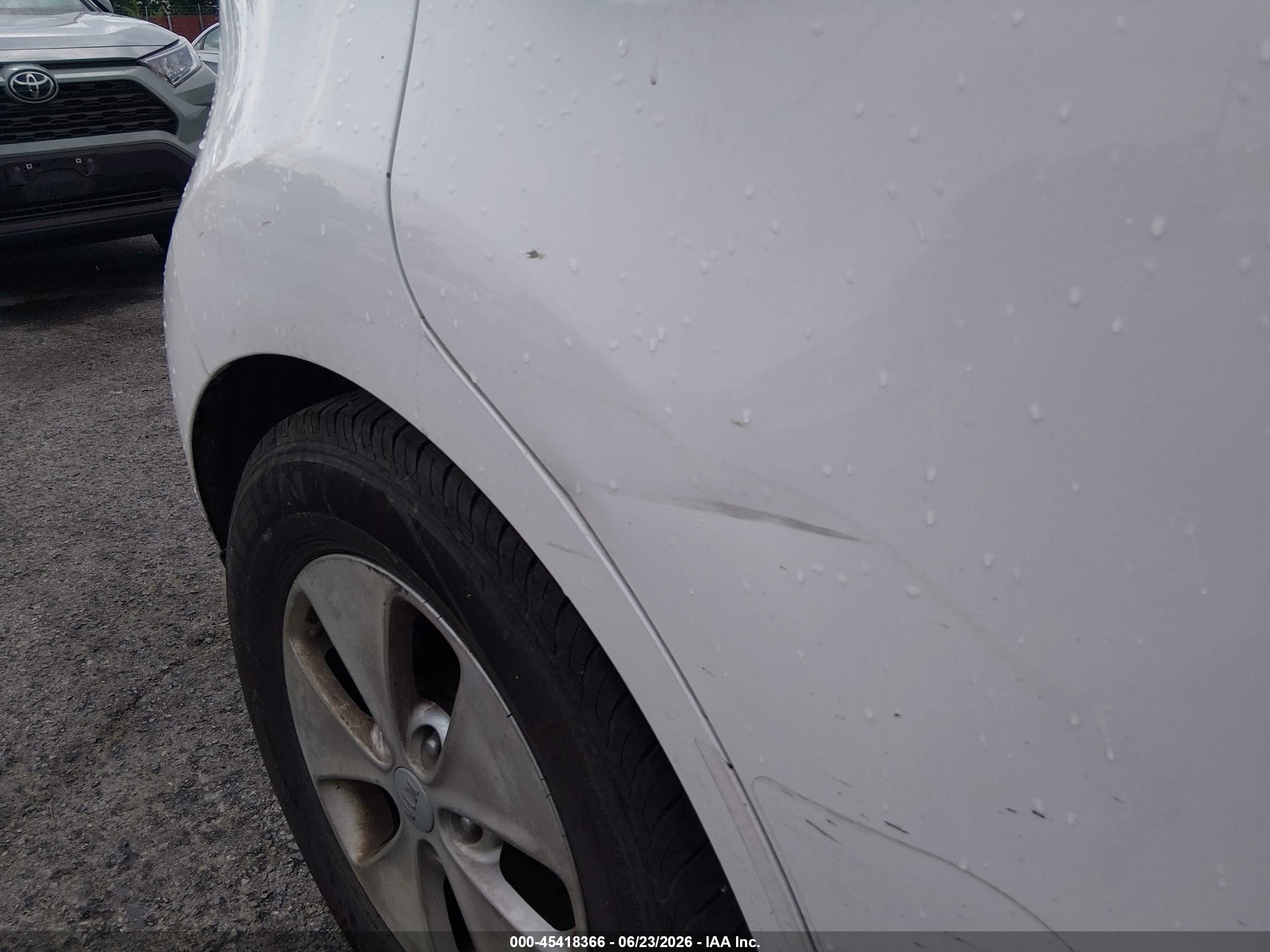 2014 Kia Soul   White vin: KNDJN2A27E7018575