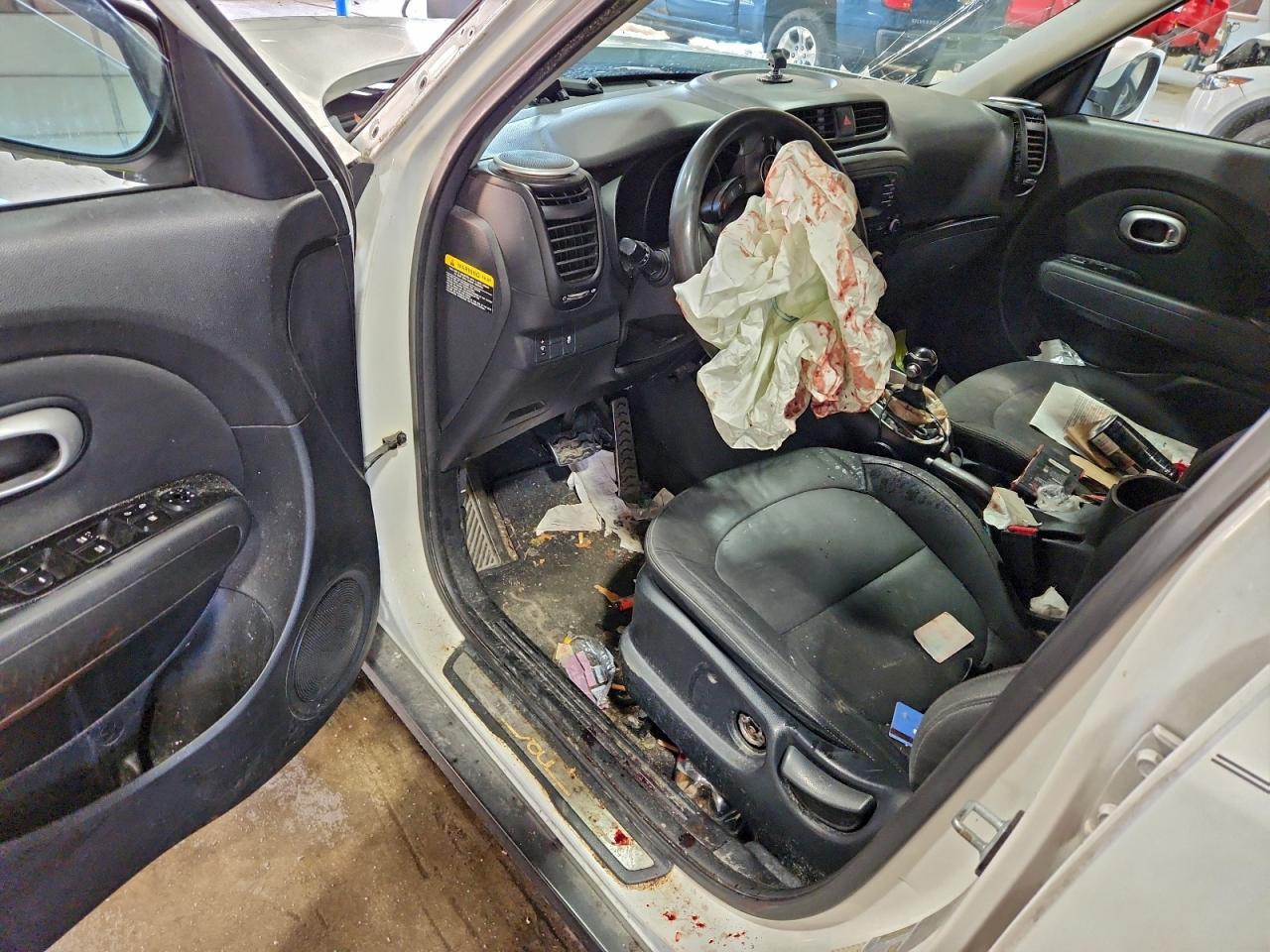 2014 Kia Soul Base White vin: KNDJN2A27E7065900