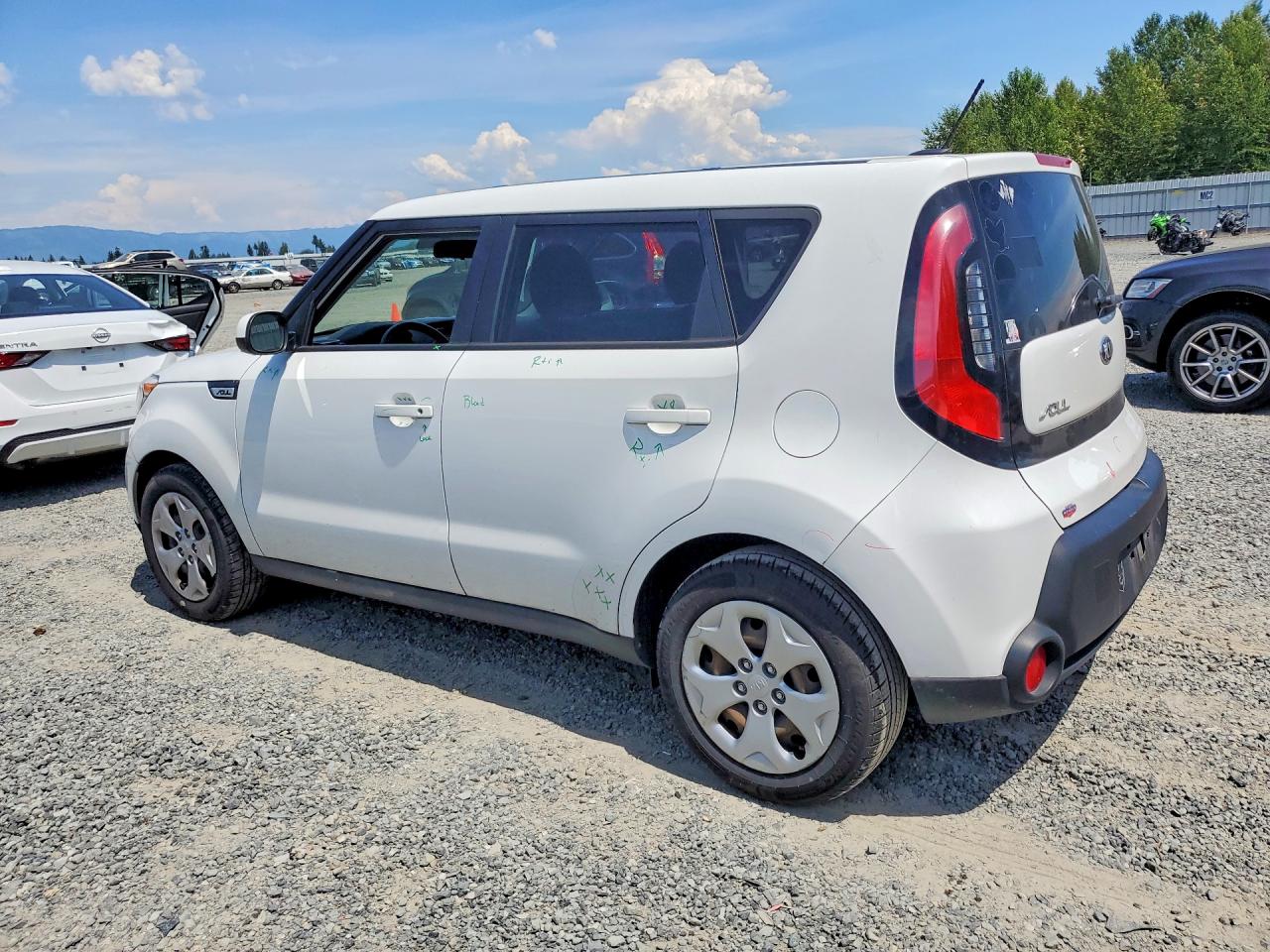2015 Kia Soul Base Белый vin: KNDJN2A27F7117740