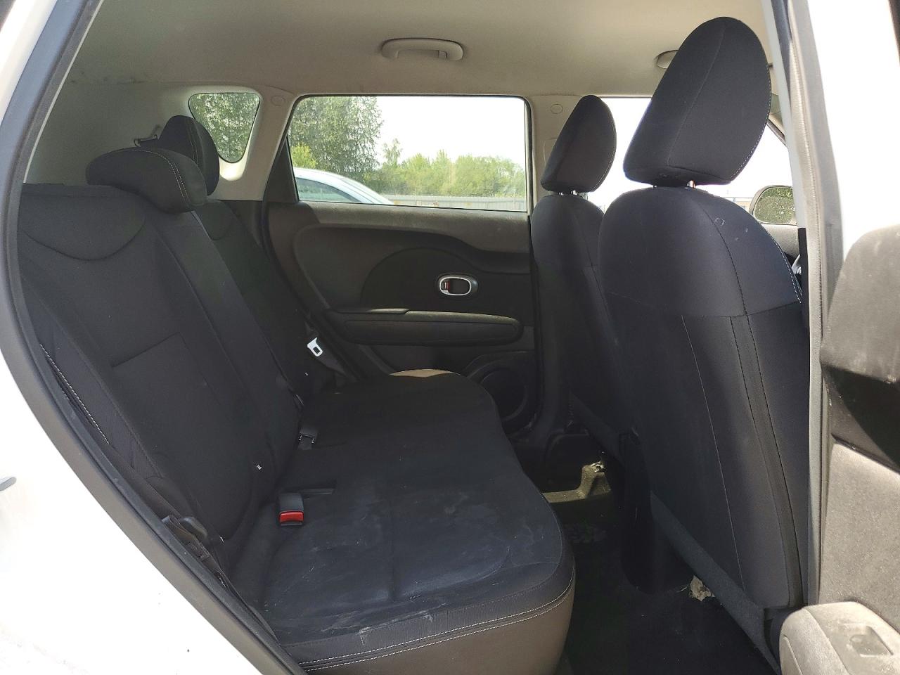 2015 Kia Soul Base Белый vin: KNDJN2A27F7117740