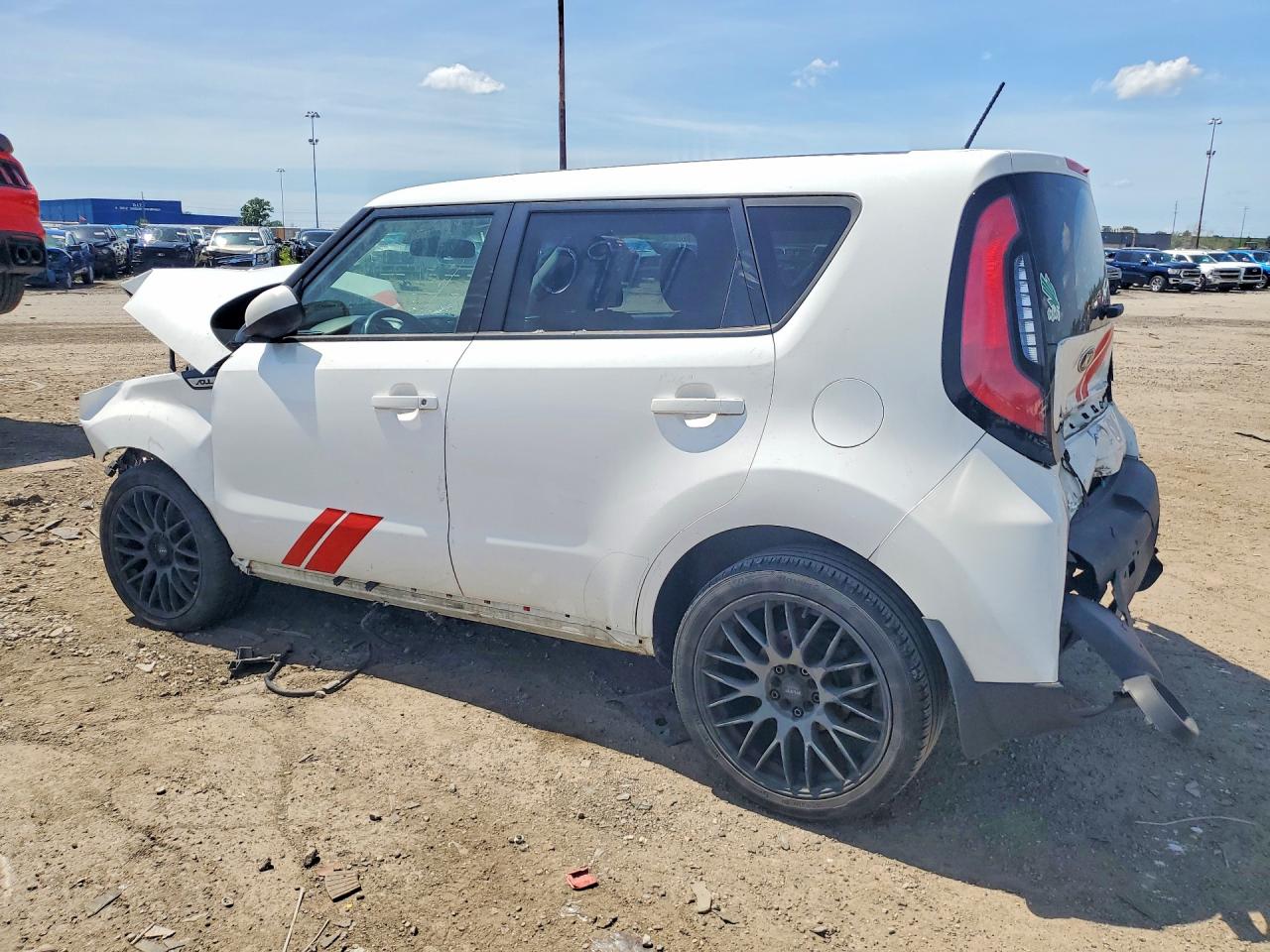 2015 Kia Soul Base White vin: KNDJN2A27F7130911