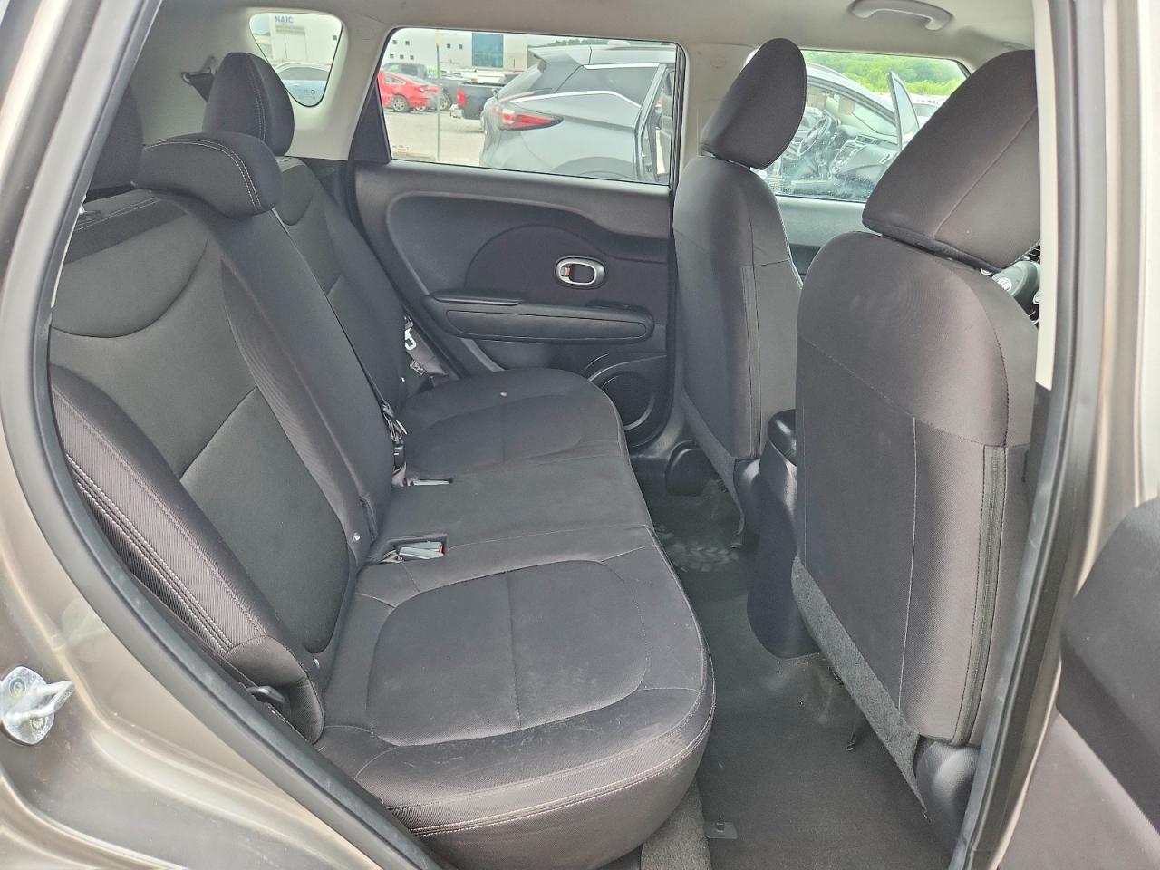 2015 Kia Soul Base Gray vin: KNDJN2A27F7157932
