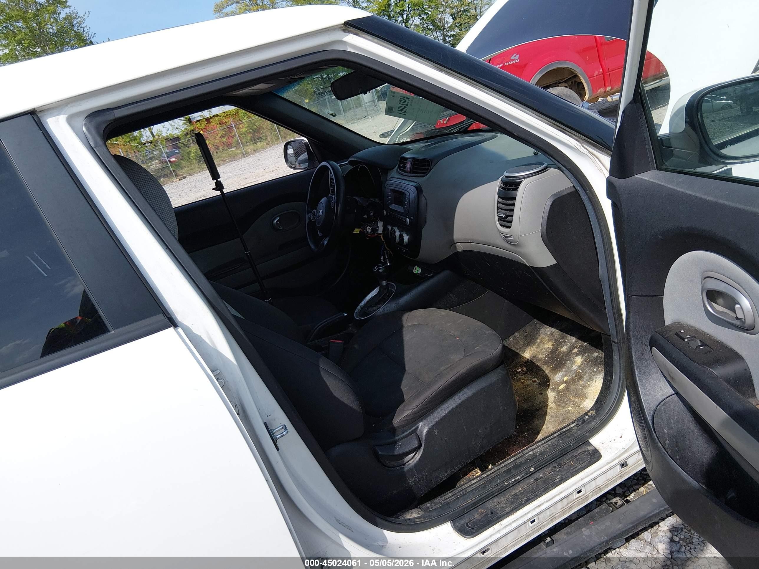 2015 Kia Soul   Белый vin: KNDJN2A27F7174049
