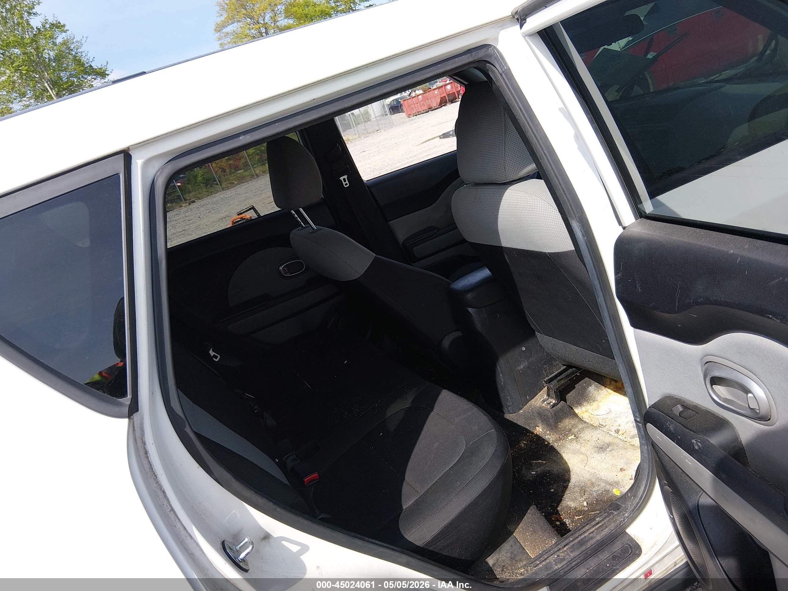 2015 Kia Soul   Белый vin: KNDJN2A27F7174049