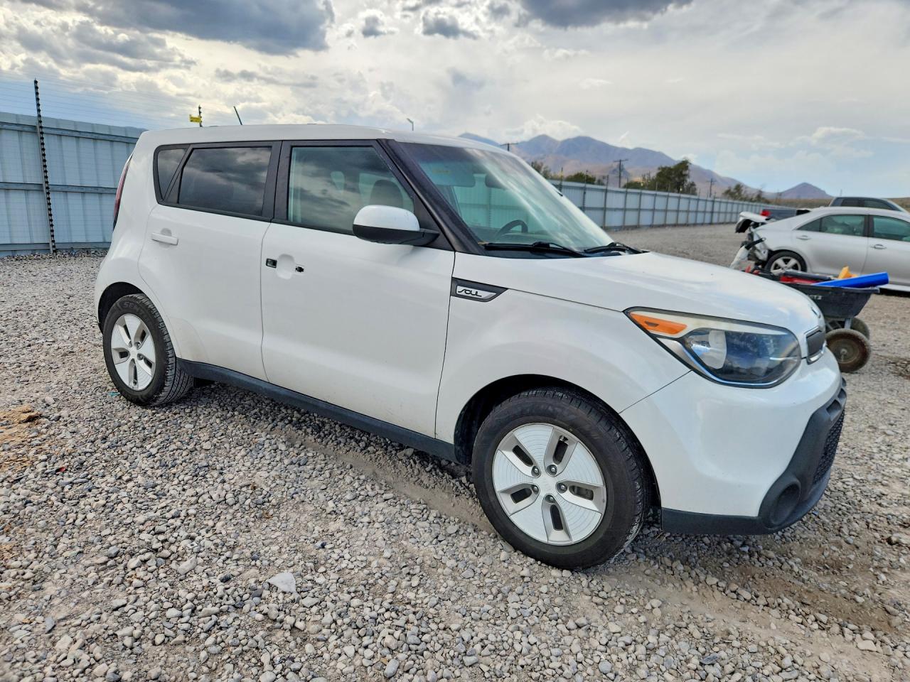 2015 Kia Soul Base White vin: KNDJN2A27F7179462