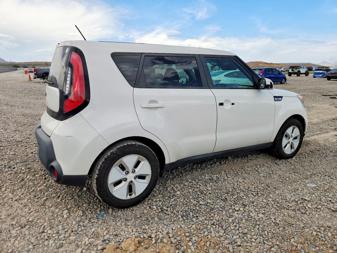 2015 Kia Soul Base White vin: KNDJN2A27F7179462