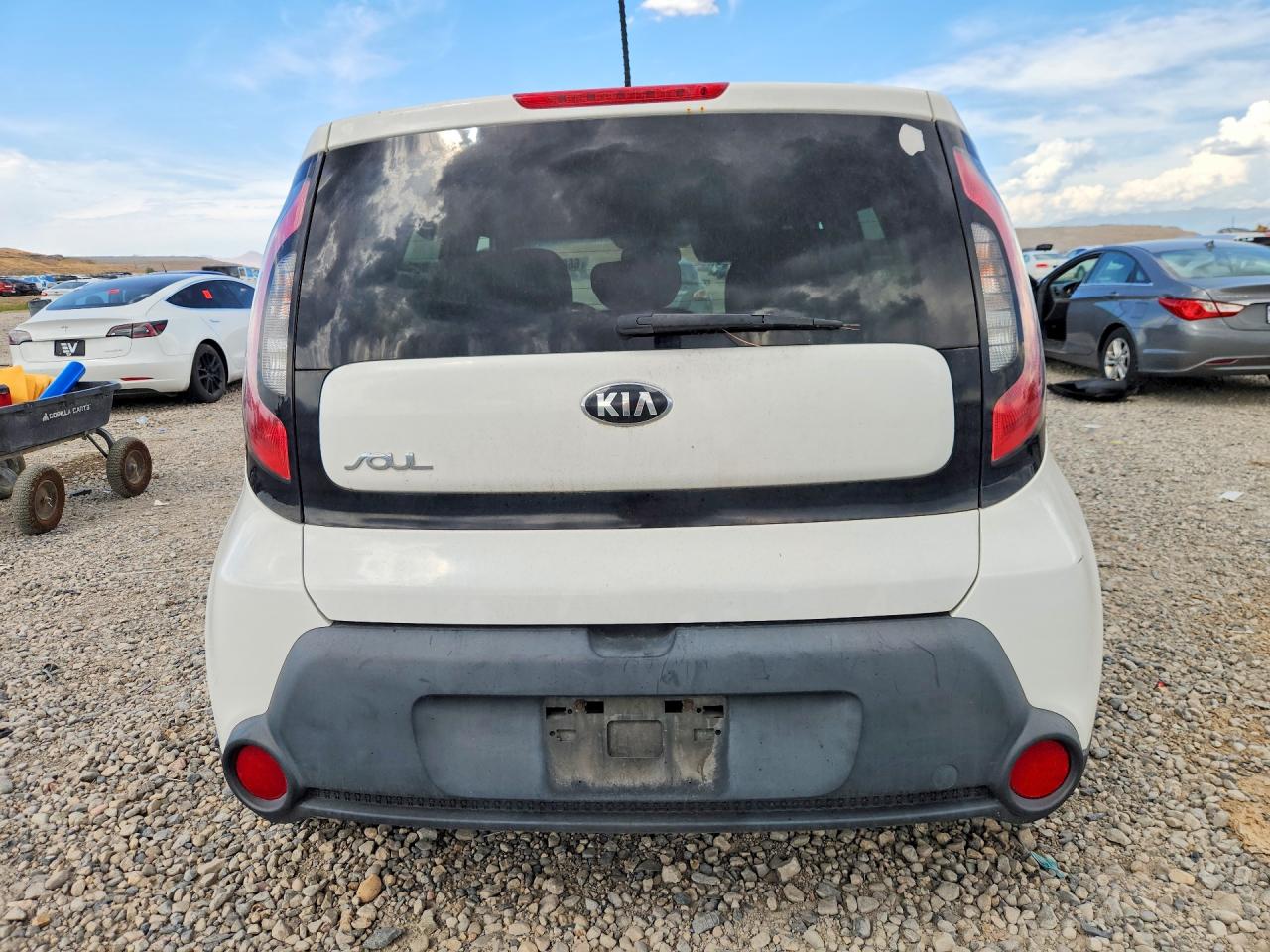 2015 Kia Soul Base White vin: KNDJN2A27F7179462