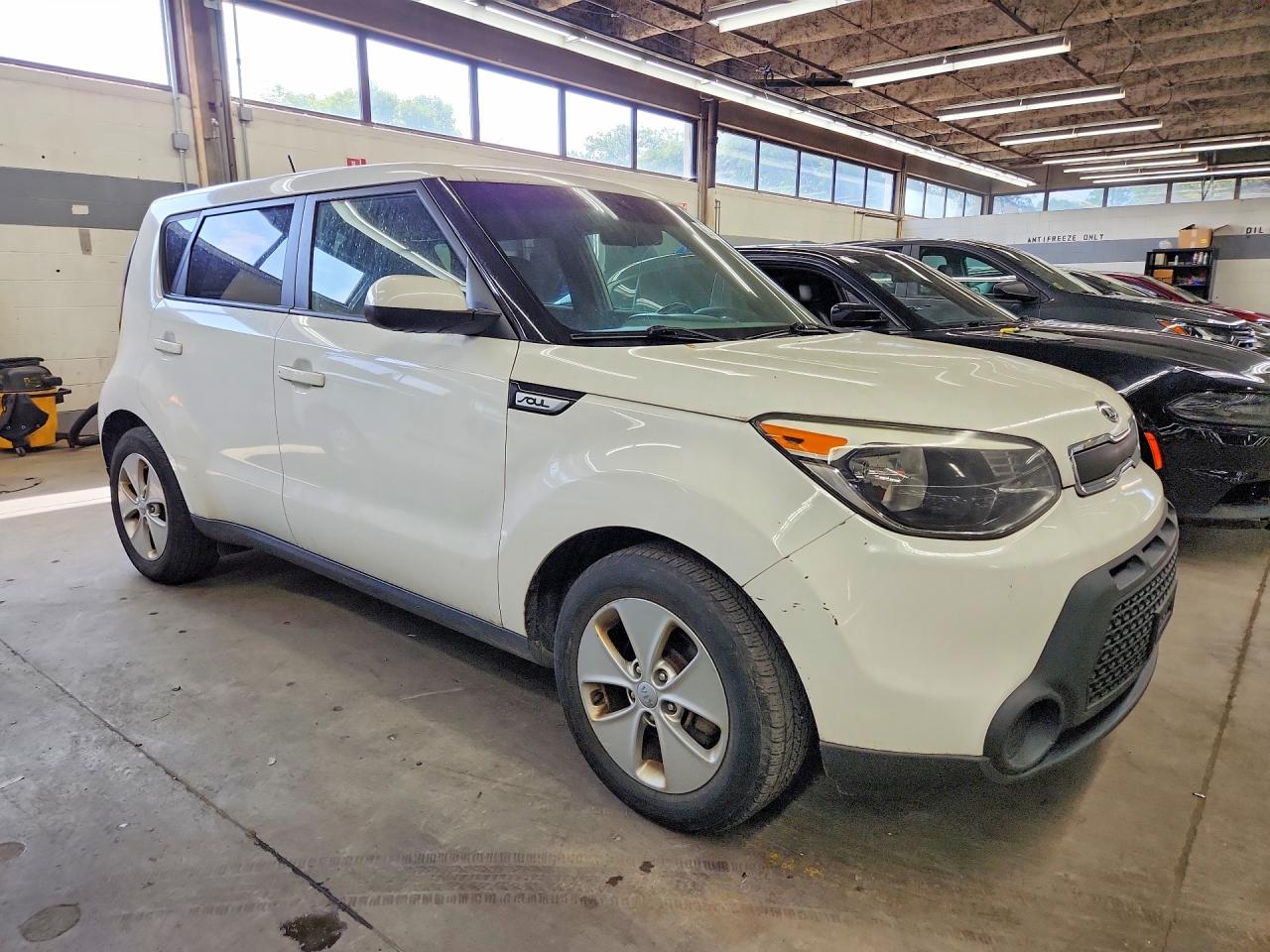 2015 Kia Soul Base White vin: KNDJN2A27F7197265