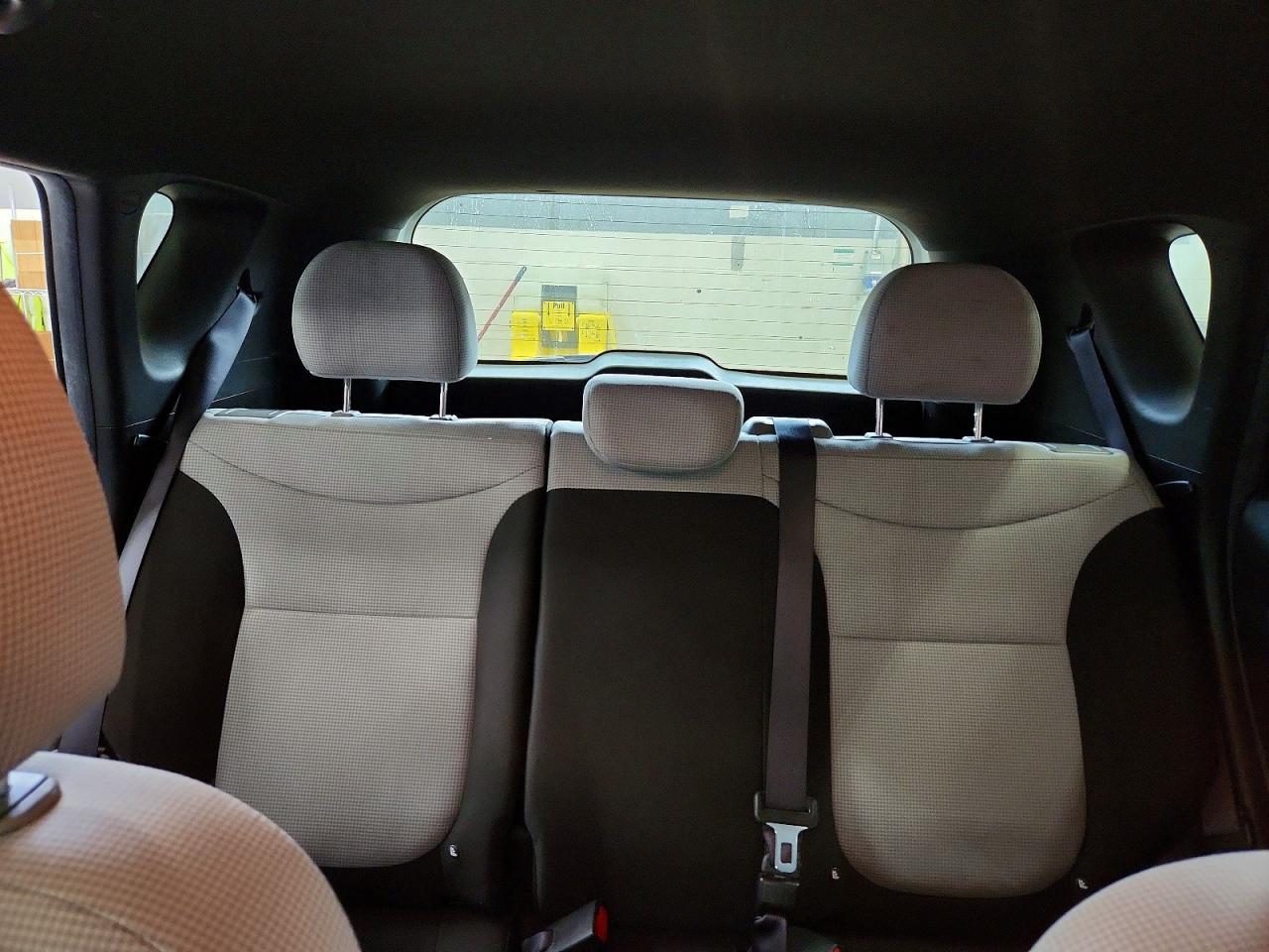 2015 Kia Soul Base White vin: KNDJN2A27F7197265