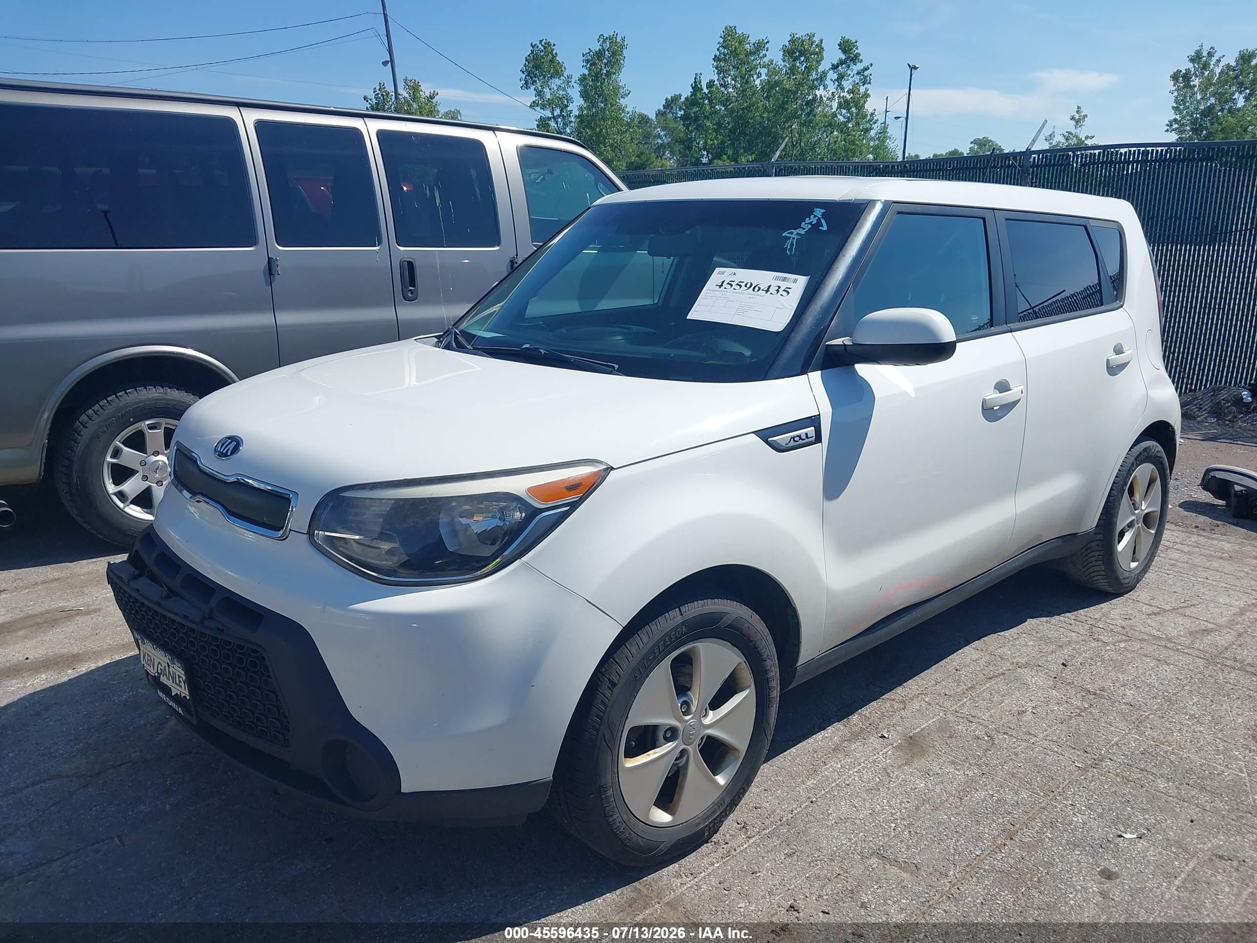 2015 Kia Soul   White vin: KNDJN2A27F7206224