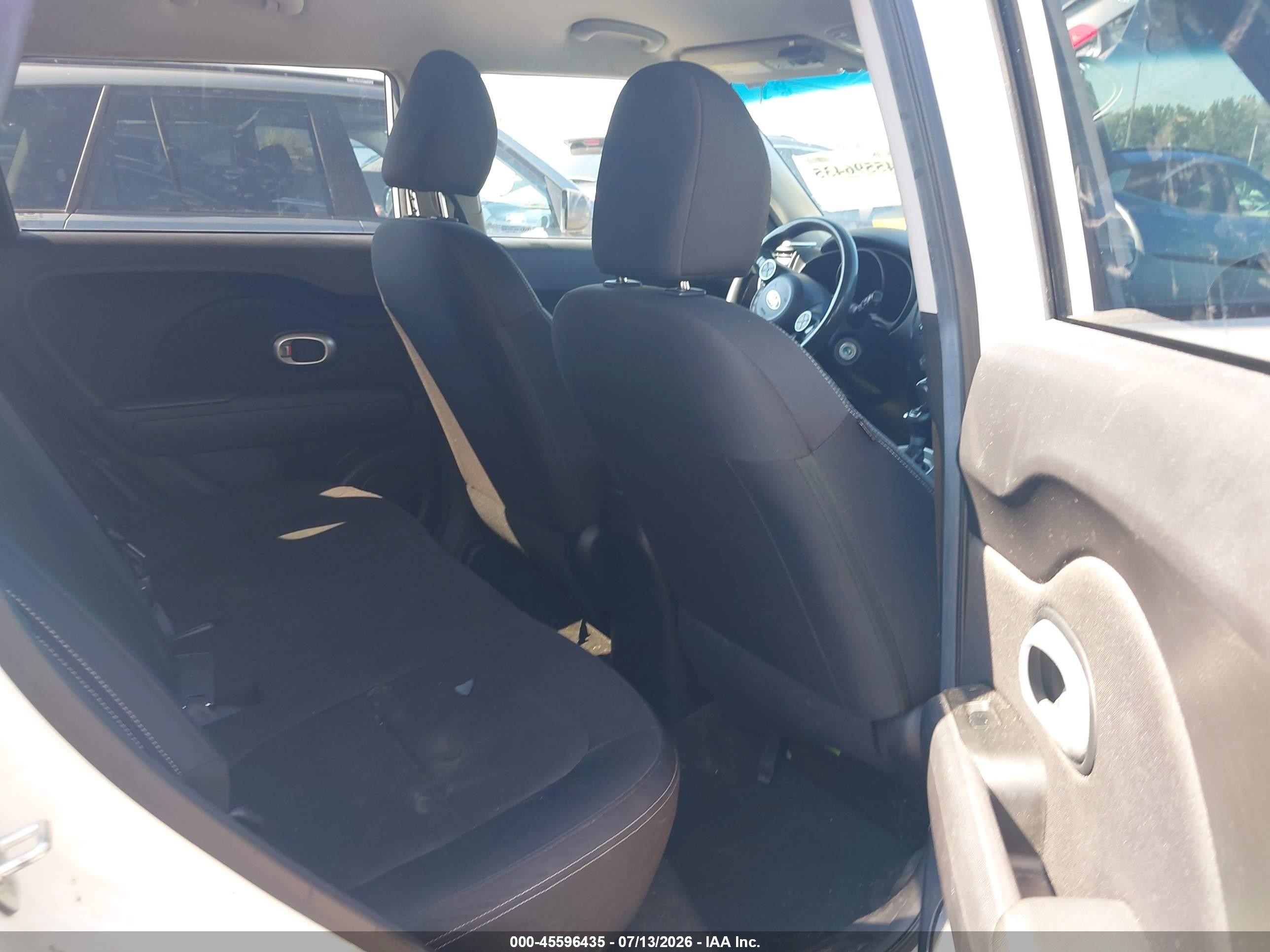 2015 Kia Soul   White vin: KNDJN2A27F7206224