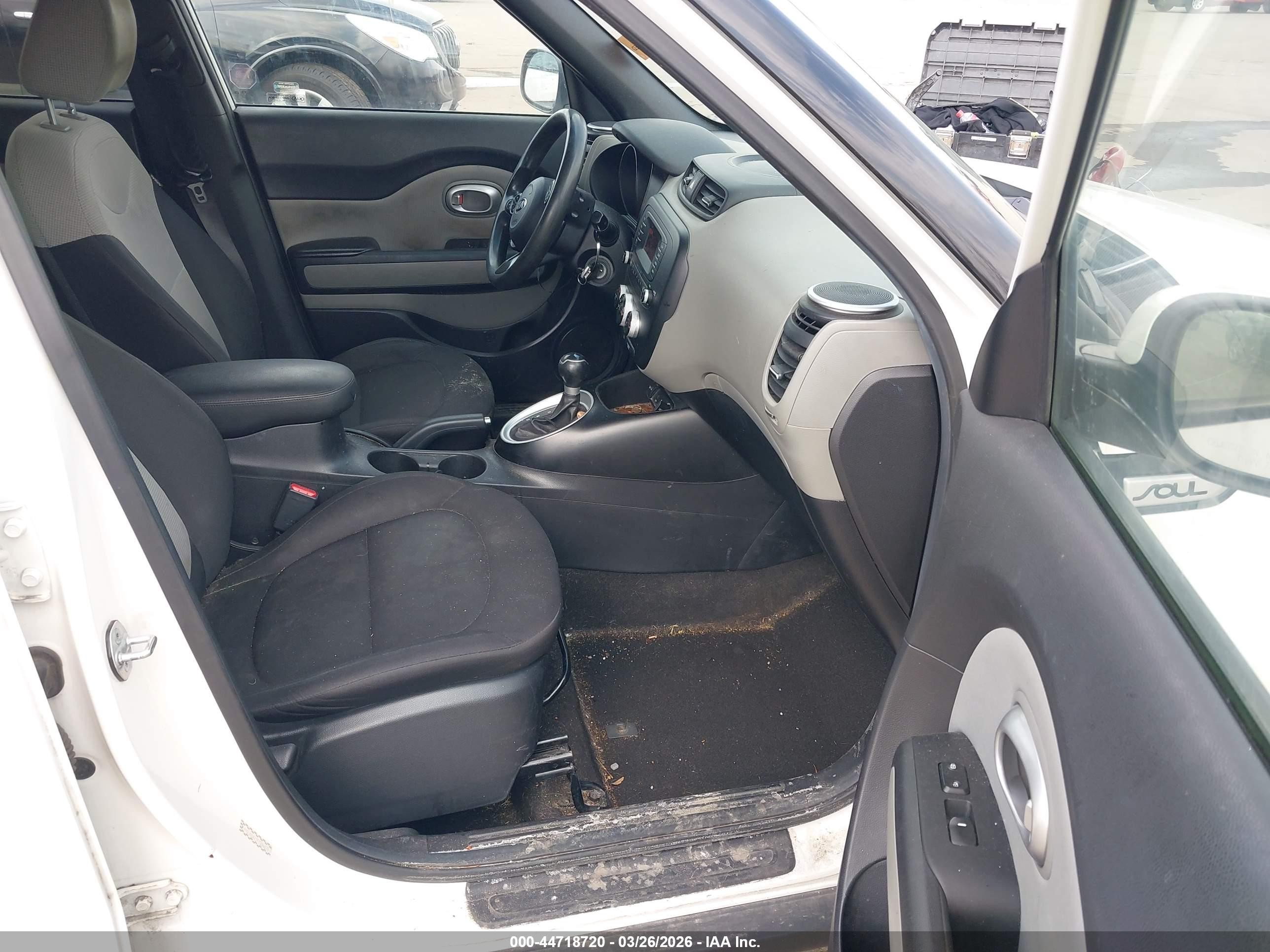 2015 Kia Soul White vin: KNDJN2A27F7206675