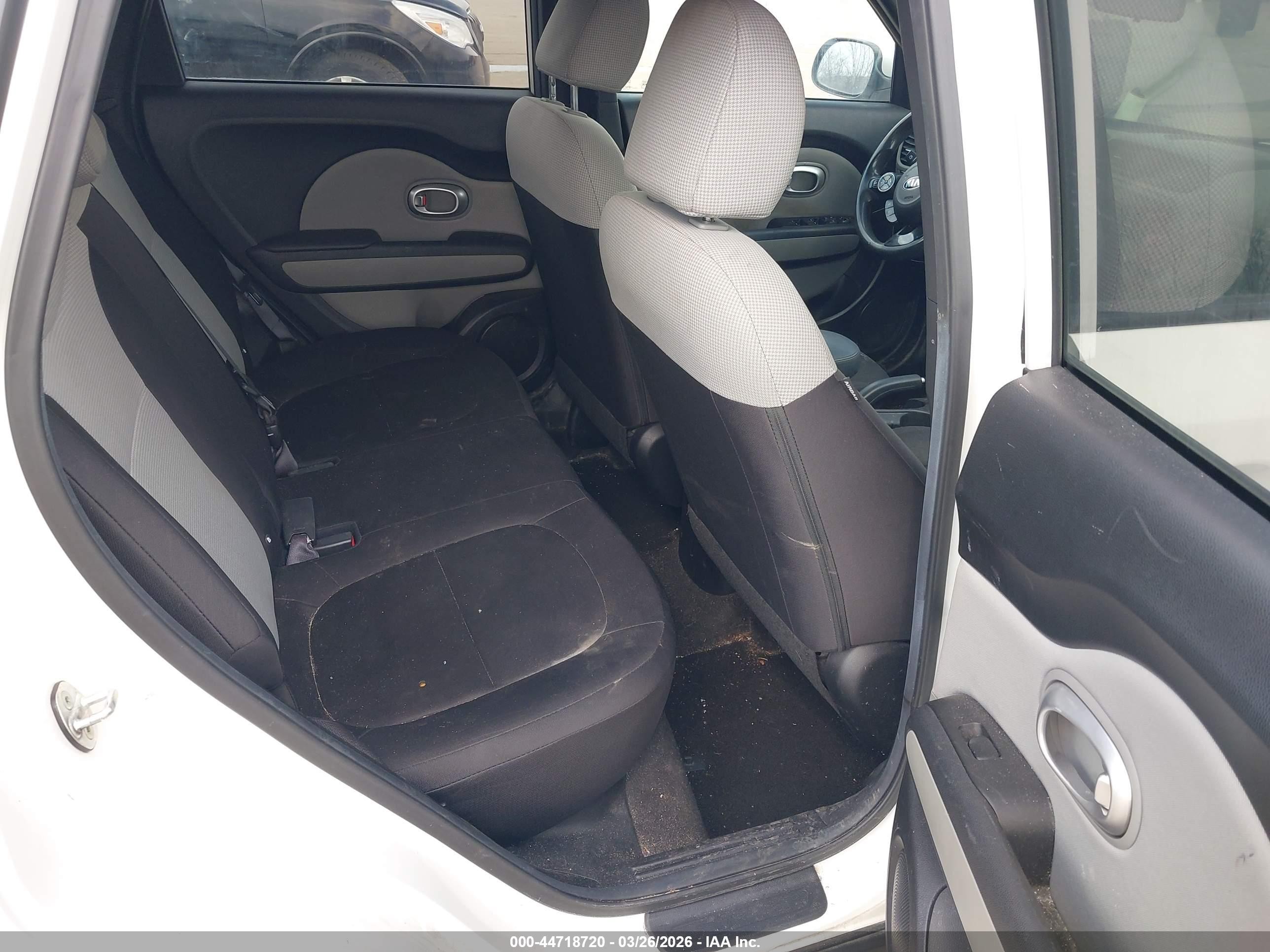 2015 Kia Soul White vin: KNDJN2A27F7206675