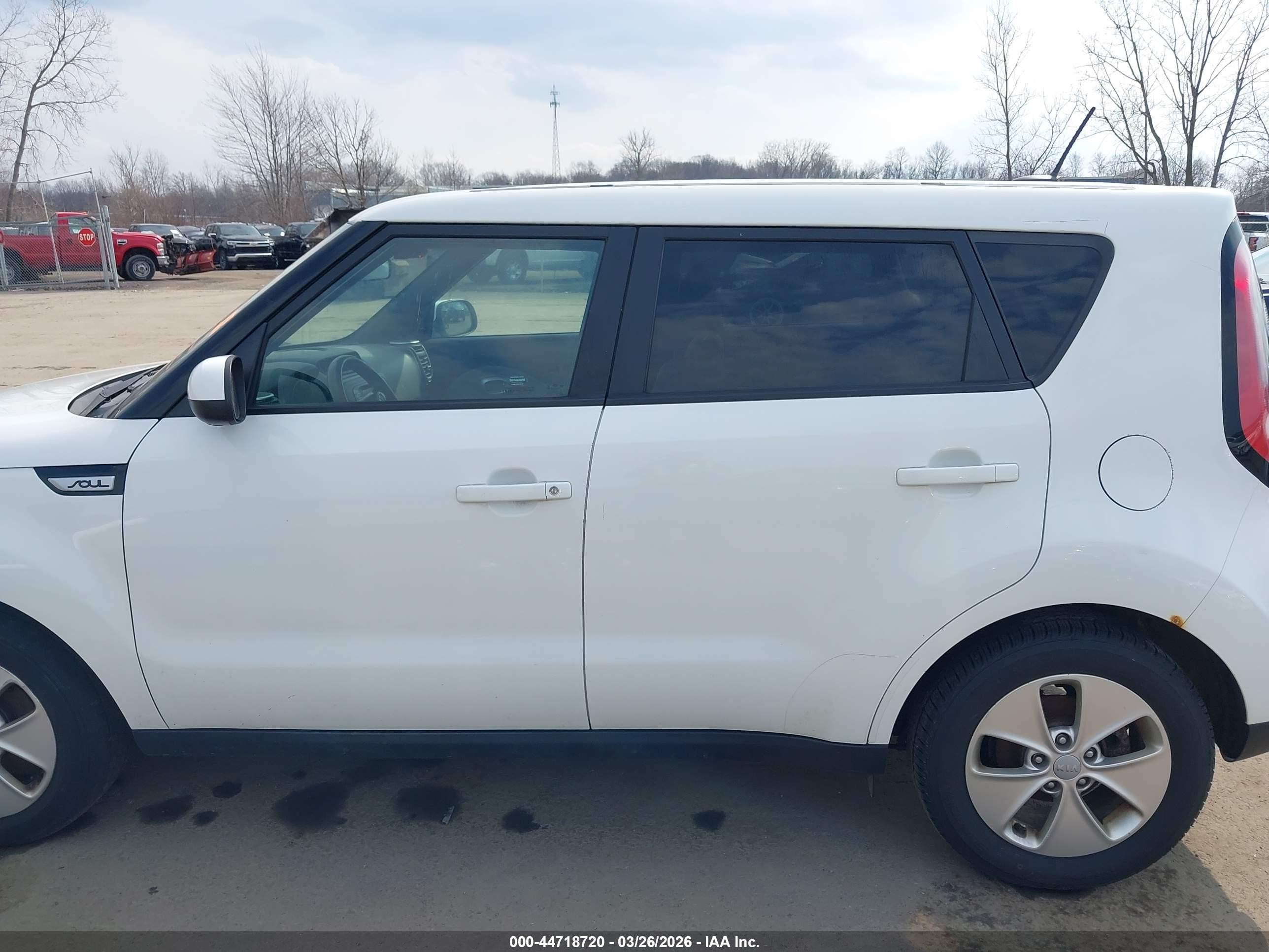2015 Kia Soul White vin: KNDJN2A27F7206675