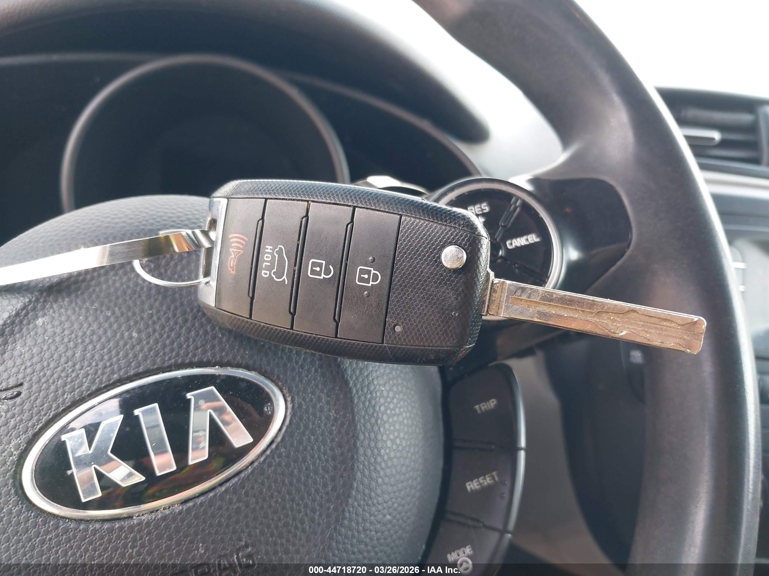 2015 Kia Soul White vin: KNDJN2A27F7206675