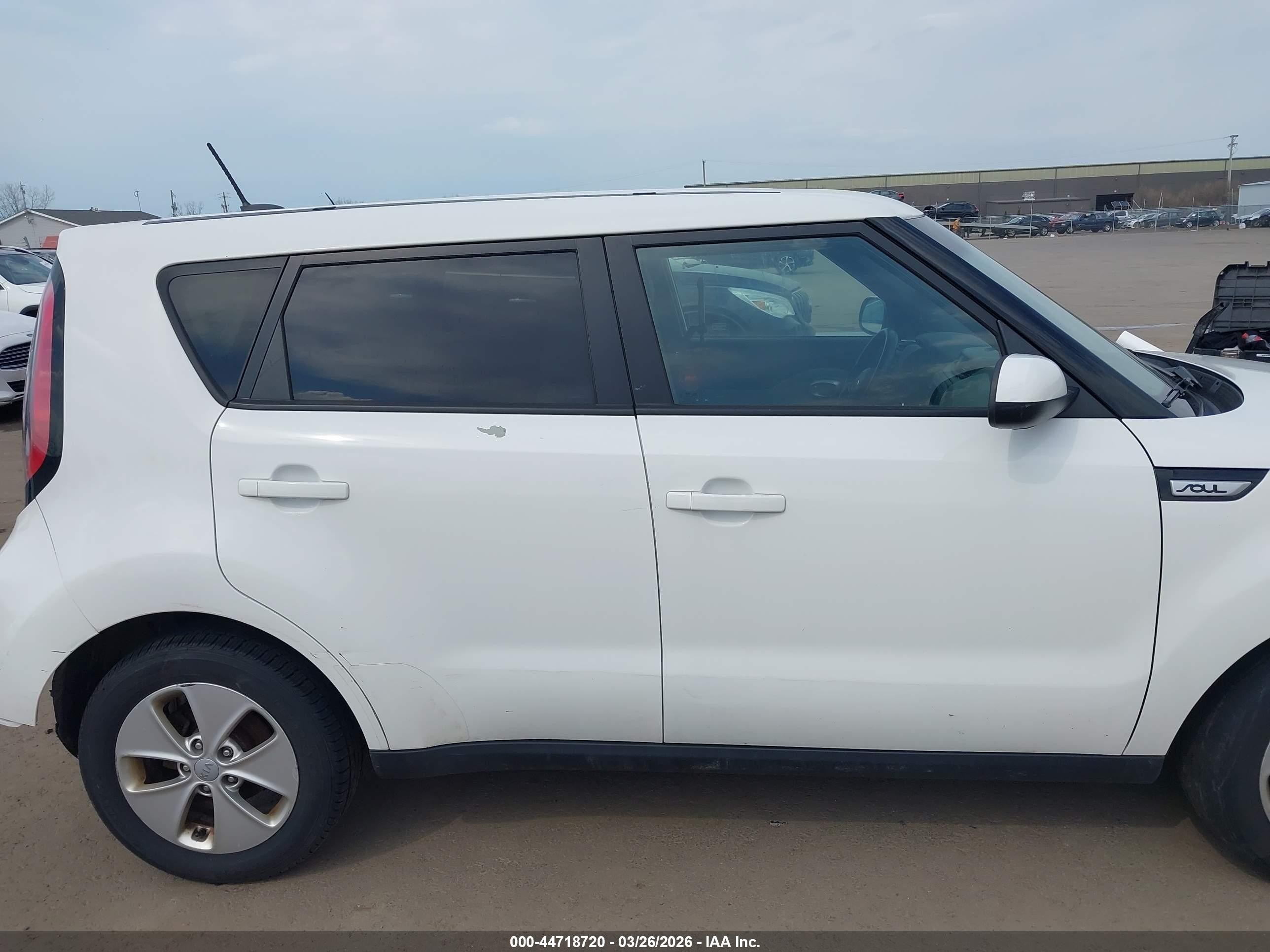 2015 Kia Soul White vin: KNDJN2A27F7206675