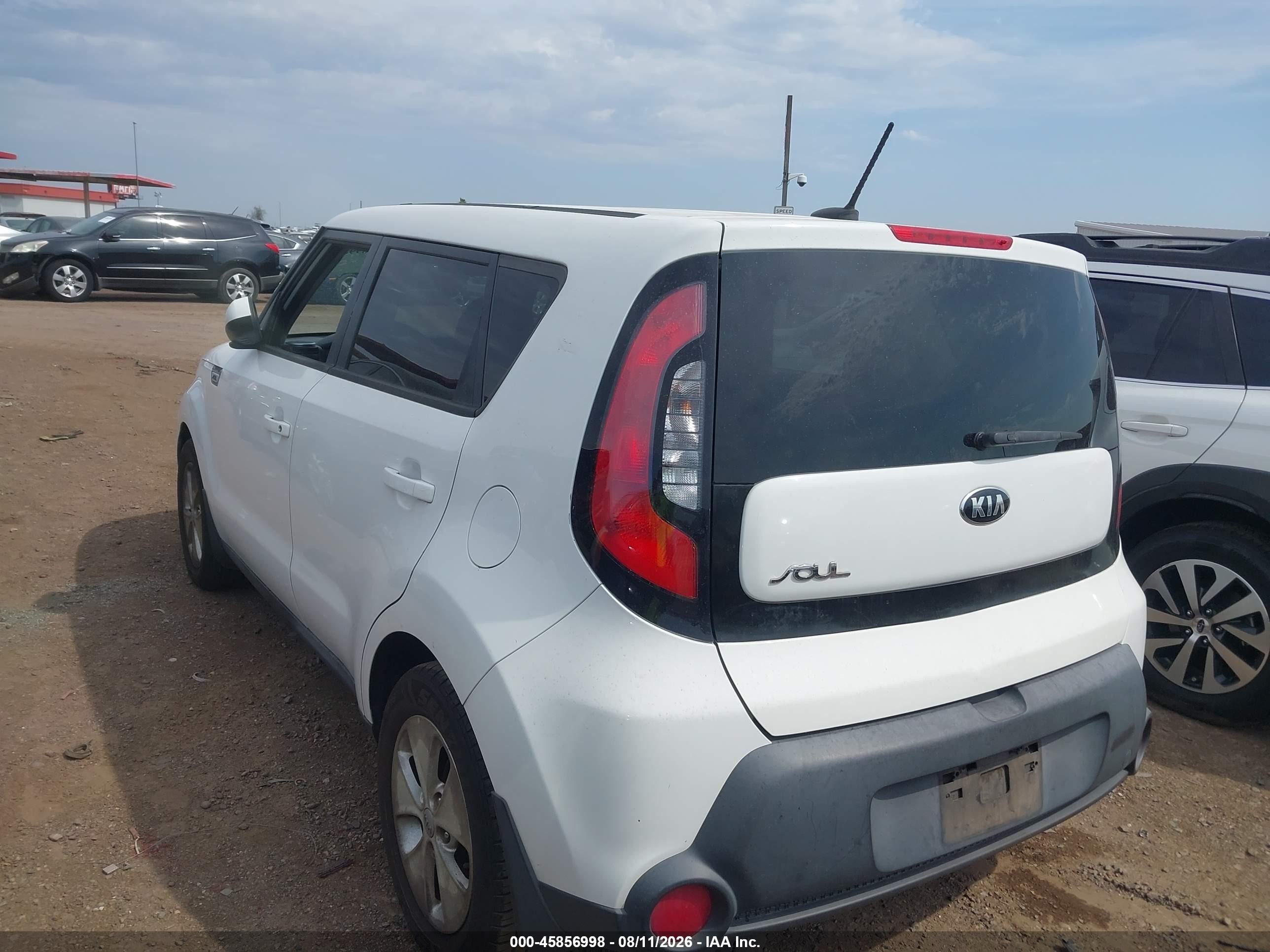 2015 Kia Soul   White vin: KNDJN2A27F7226800