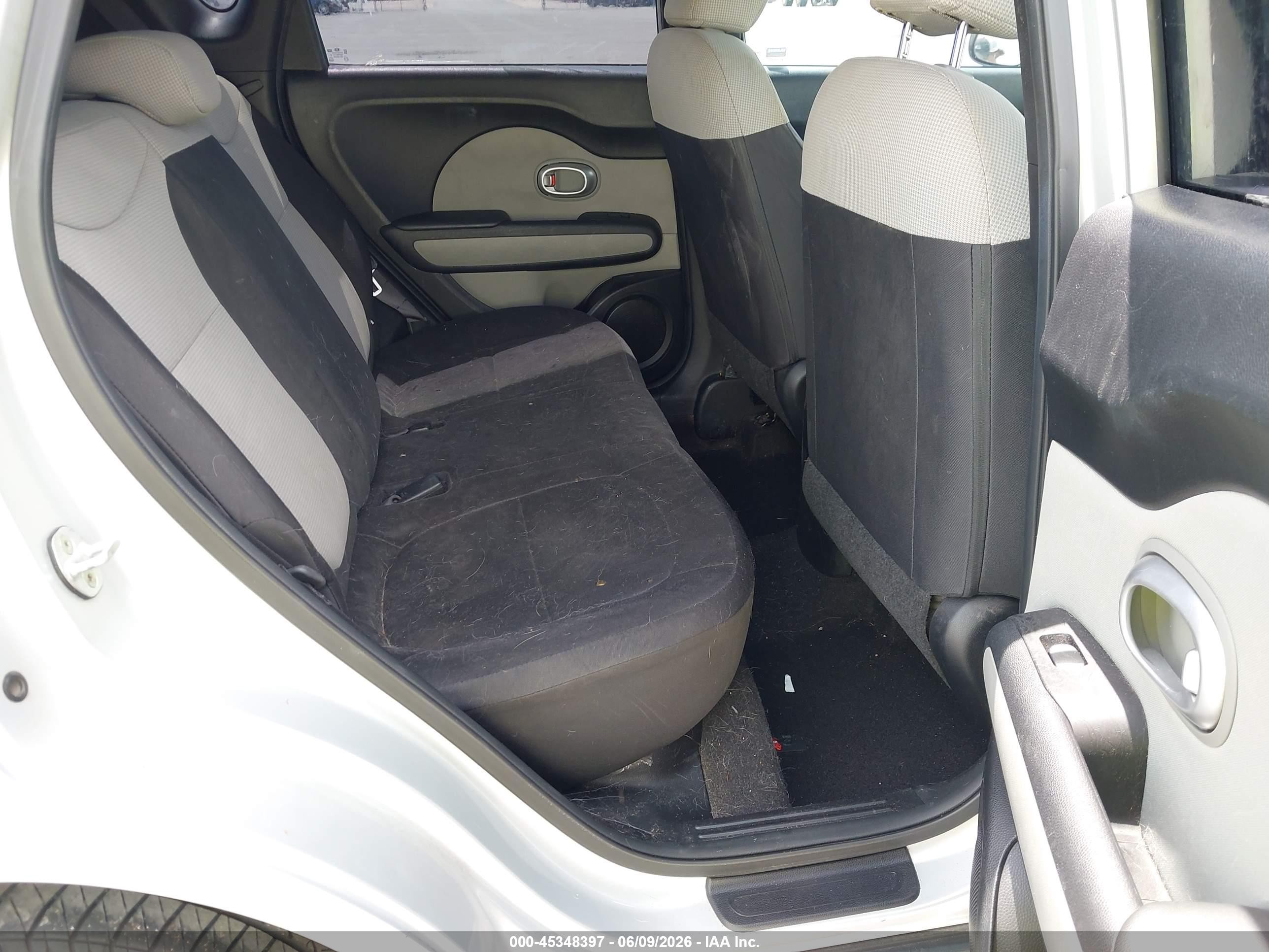 2015 Kia Soul   Silver vin: KNDJN2A27F7749864
