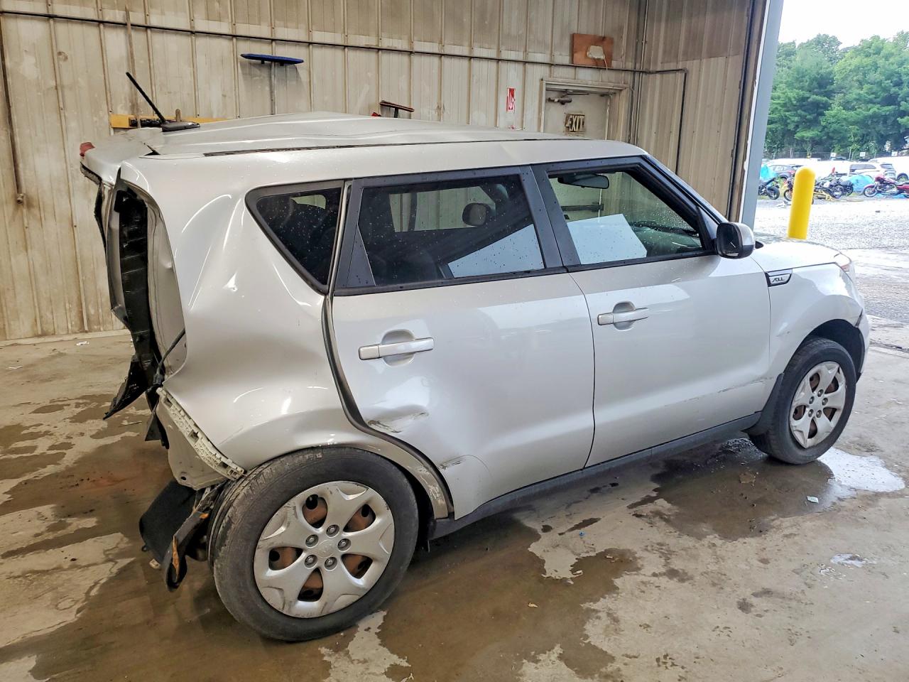 2015 Kia Soul Base Silver vin: KNDJN2A27F7797669
