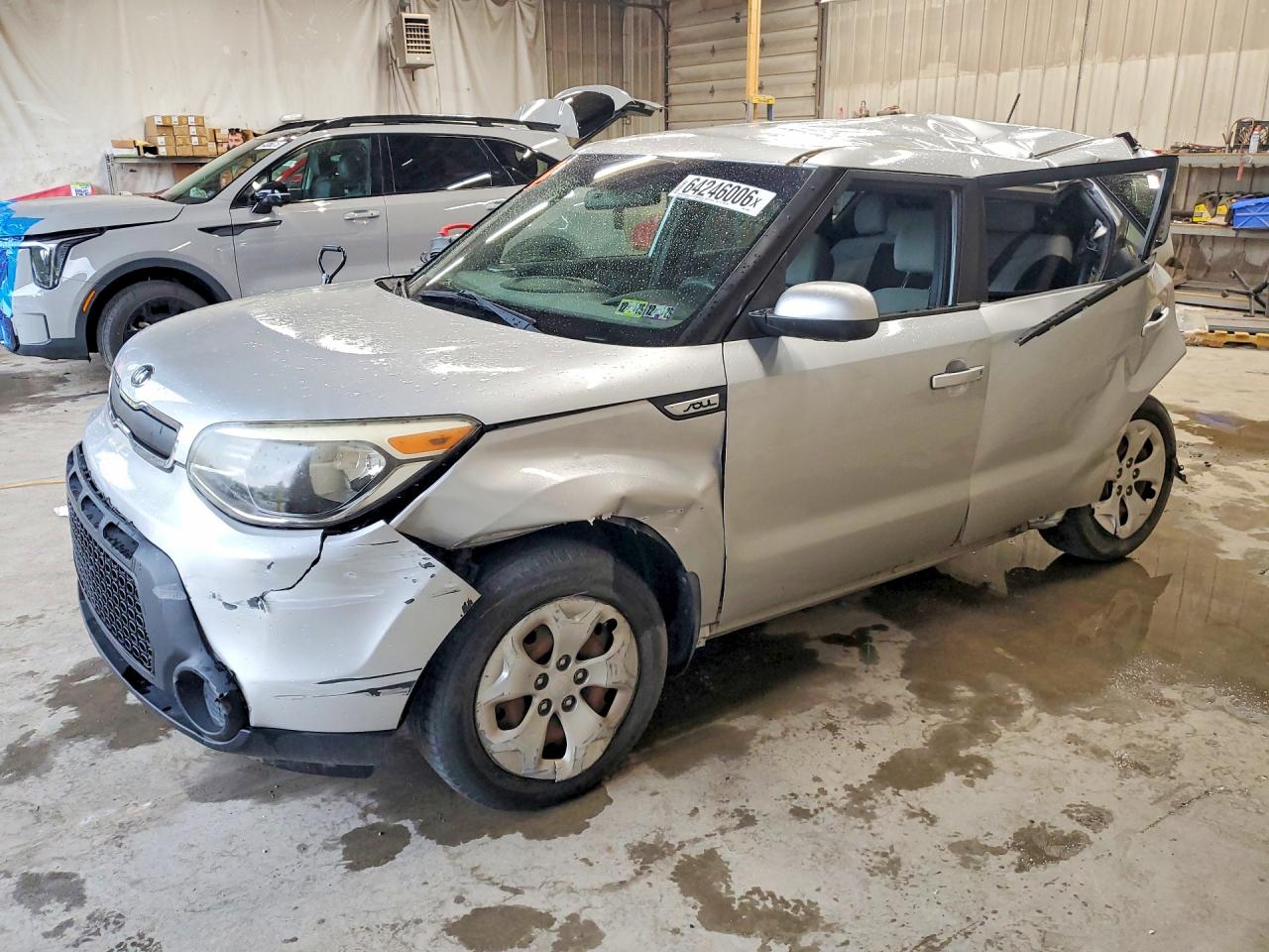 2015 Kia Soul Base Silver vin: KNDJN2A27F7797669