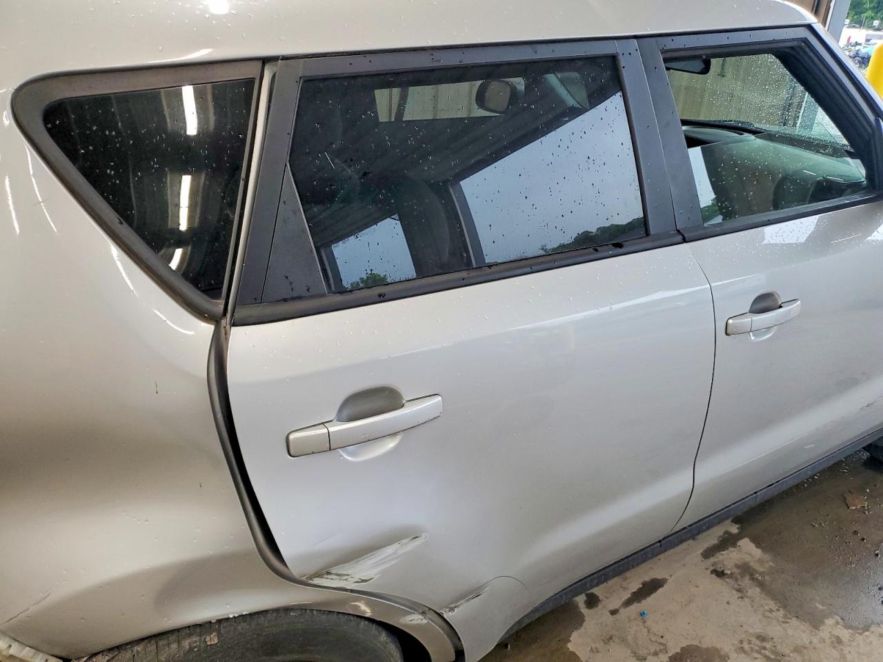 2015 Kia Soul Base Silver vin: KNDJN2A27F7797669