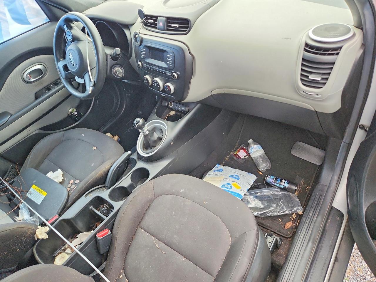 2015 Kia Soul Base Silver vin: KNDJN2A27F7797669