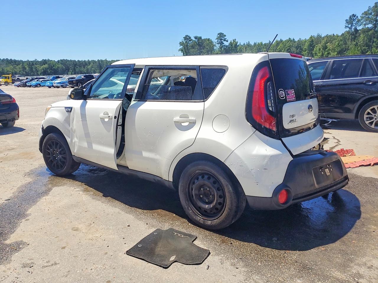 2015 Kia Soul Base White vin: KNDJN2A27F7797784